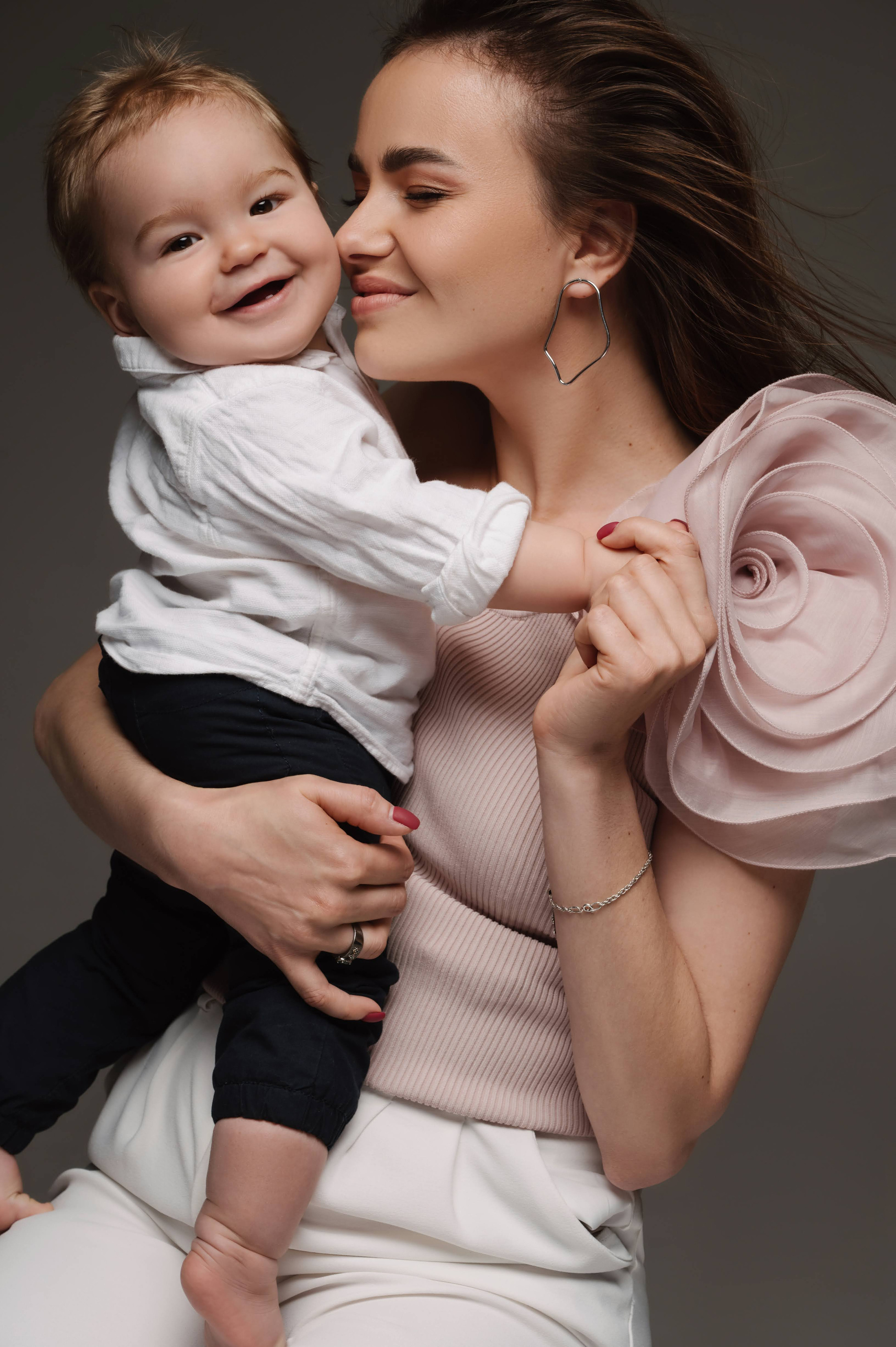 Валерия. Профессиональный фотограф беременности в СПБ. Стильные фотосессии беременности в стиле минимализм и классическая фотография