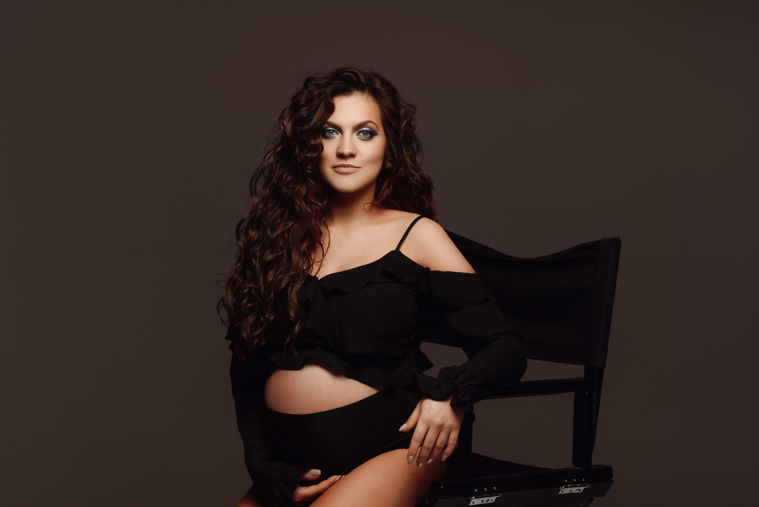 Мила. Профессиональный фотограф беременности в СПБ. Стильные фотосессии беременности в стиле минимализм и классическая фотография