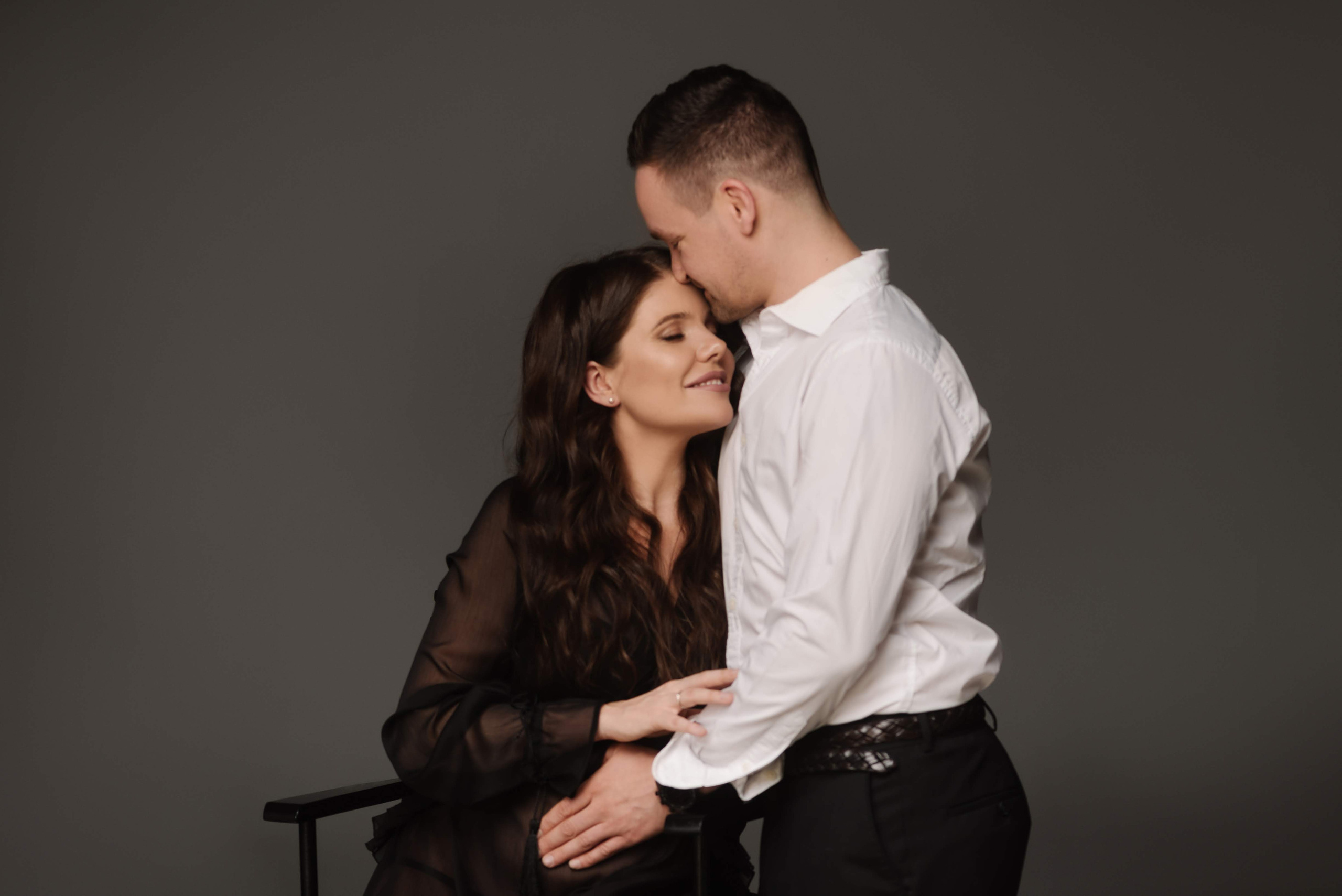 Анна. Профессиональный фотограф беременности в СПБ. Стильные фотосессии беременности в стиле минимализм и классическая фотография