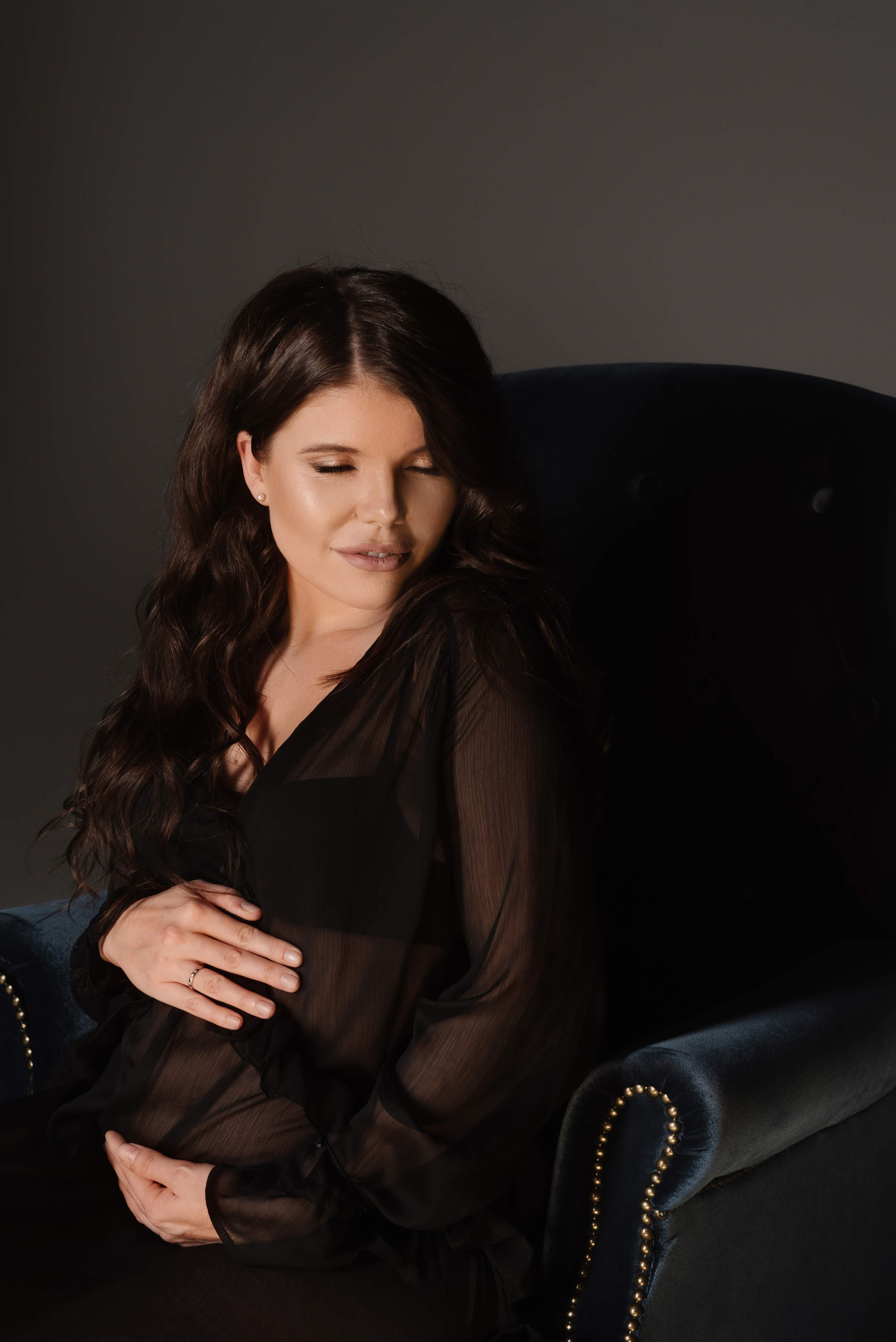 Анна. Профессиональный фотограф беременности в СПБ. Стильные фотосессии беременности в стиле минимализм и классическая фотография