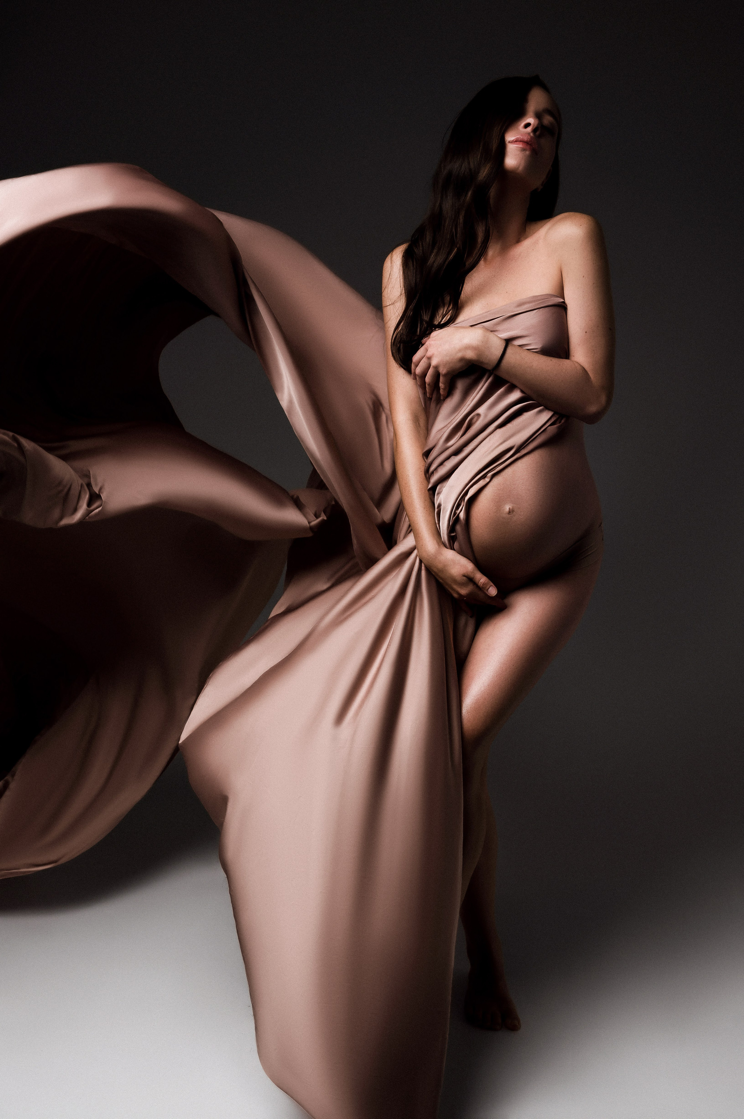 Ирина. Профессиональный фотограф беременности в СПБ. Стильные фотосессии беременности в стиле минимализм и классическая фотография