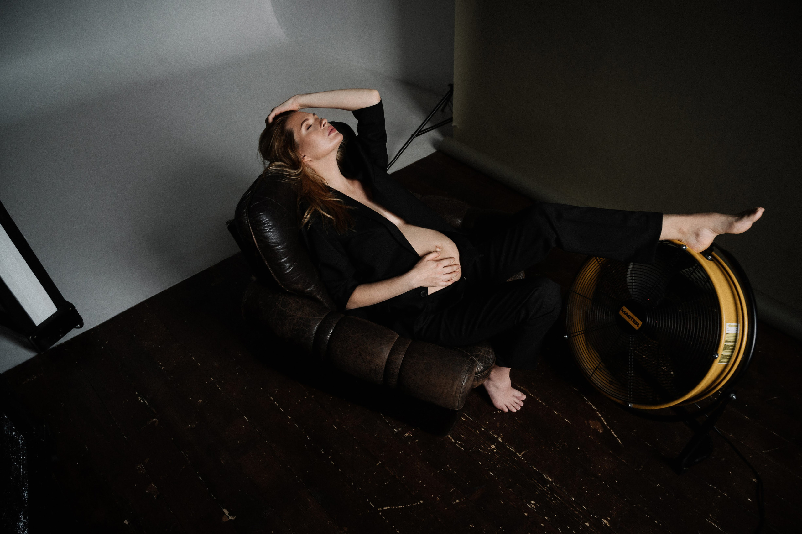 Евгения. Профессиональный фотограф беременности в СПБ. Стильные фотосессии беременности в стиле минимализм и классическая фотография