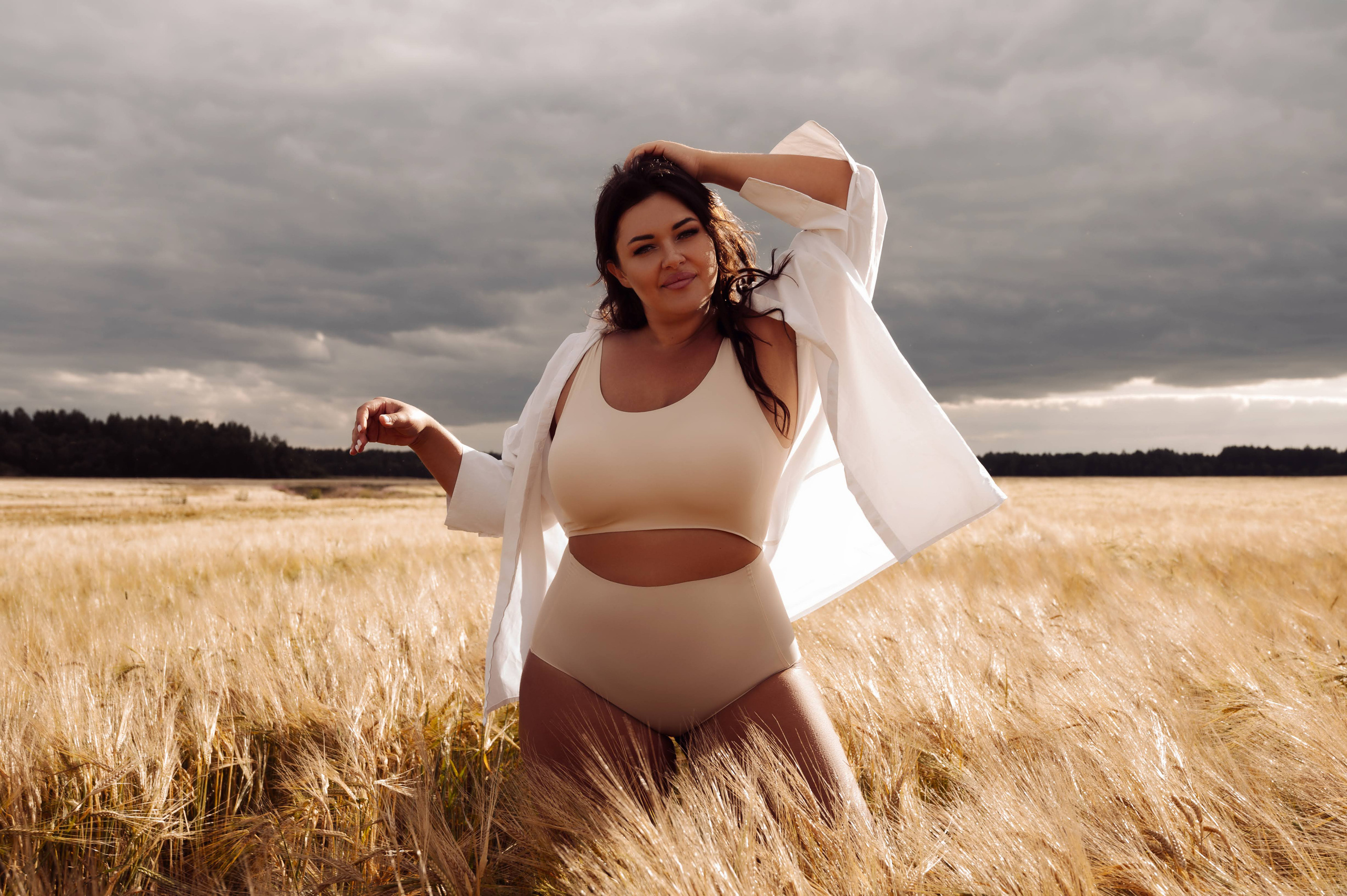 ВИКА И ЭЛЯ. Профессиональный фотограф беременности в СПБ. Стильные фотосессии беременности в стиле минимализм и классическая фотография