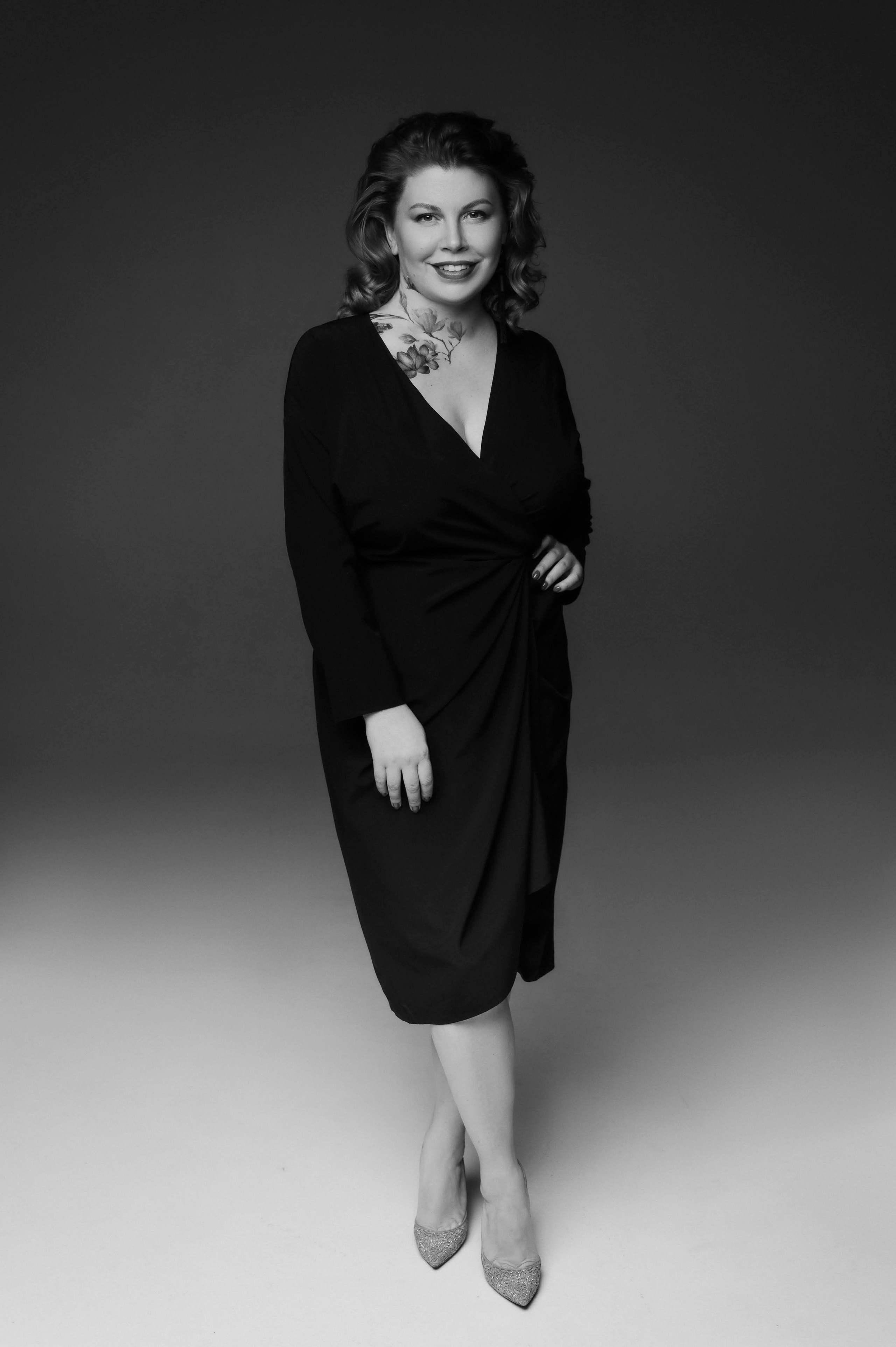 Александра. Профессиональный фотограф беременности в СПБ. Стильные фотосессии беременности в стиле минимализм и классическая фотография