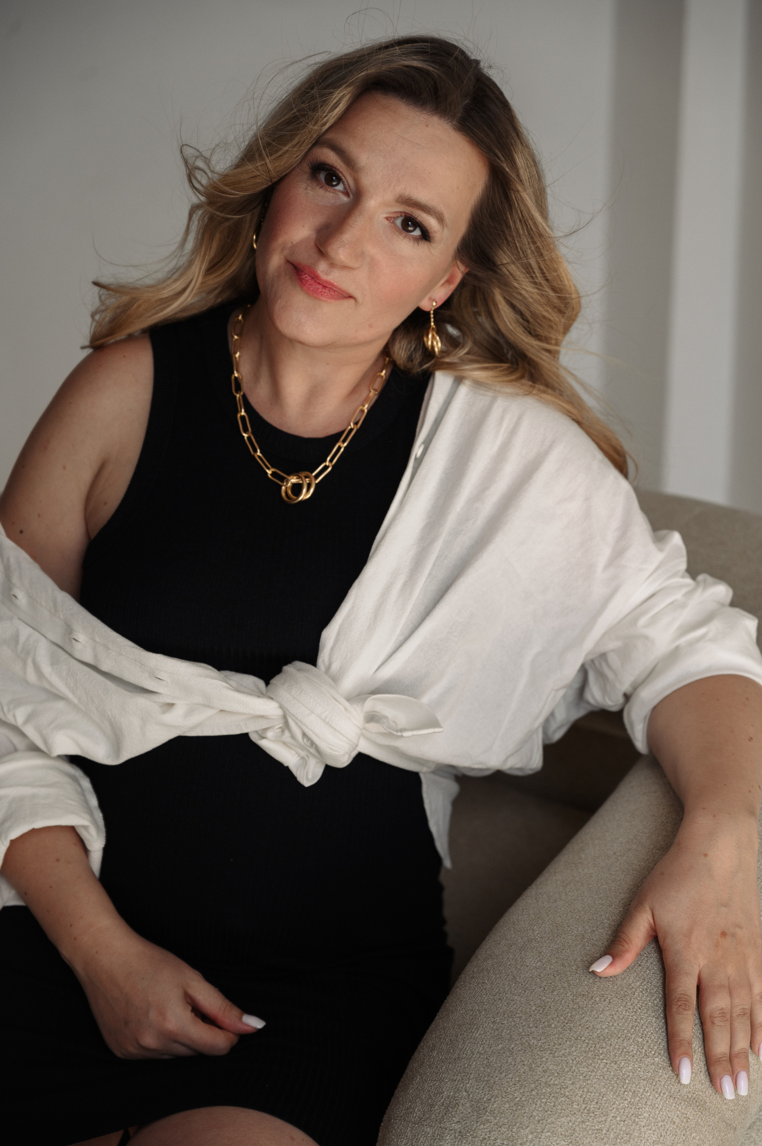 Светлана. Профессиональный фотограф беременности в СПБ. Стильные фотосессии беременности в стиле минимализм и классическая фотография