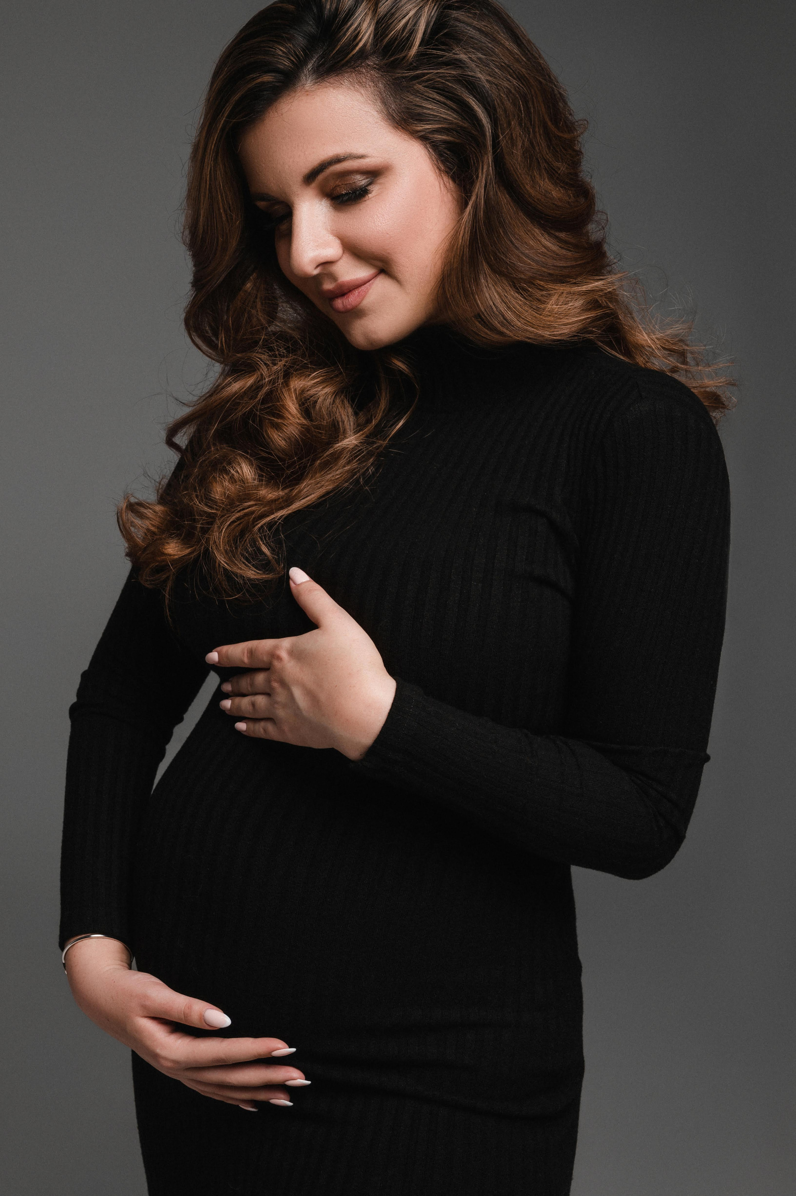 Юлия. Профессиональный фотограф беременности в СПБ. Стильные фотосессии беременности в стиле минимализм и классическая фотография