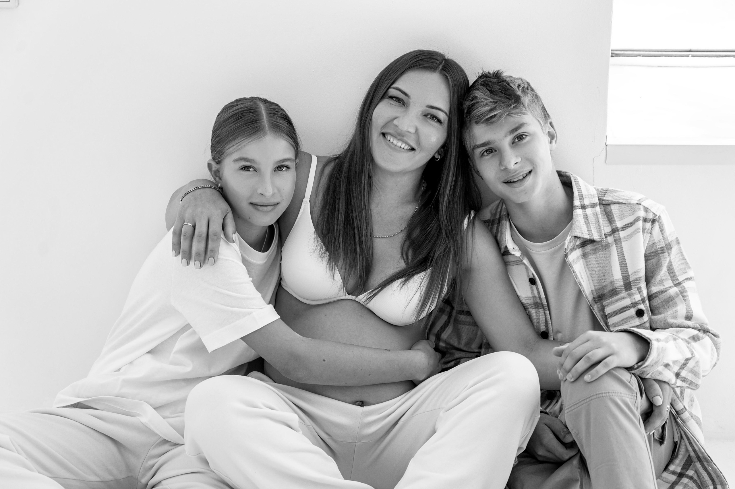 Оленька. Профессиональный фотограф беременности в СПБ. Стильные фотосессии беременности в стиле минимализм и классическая фотография