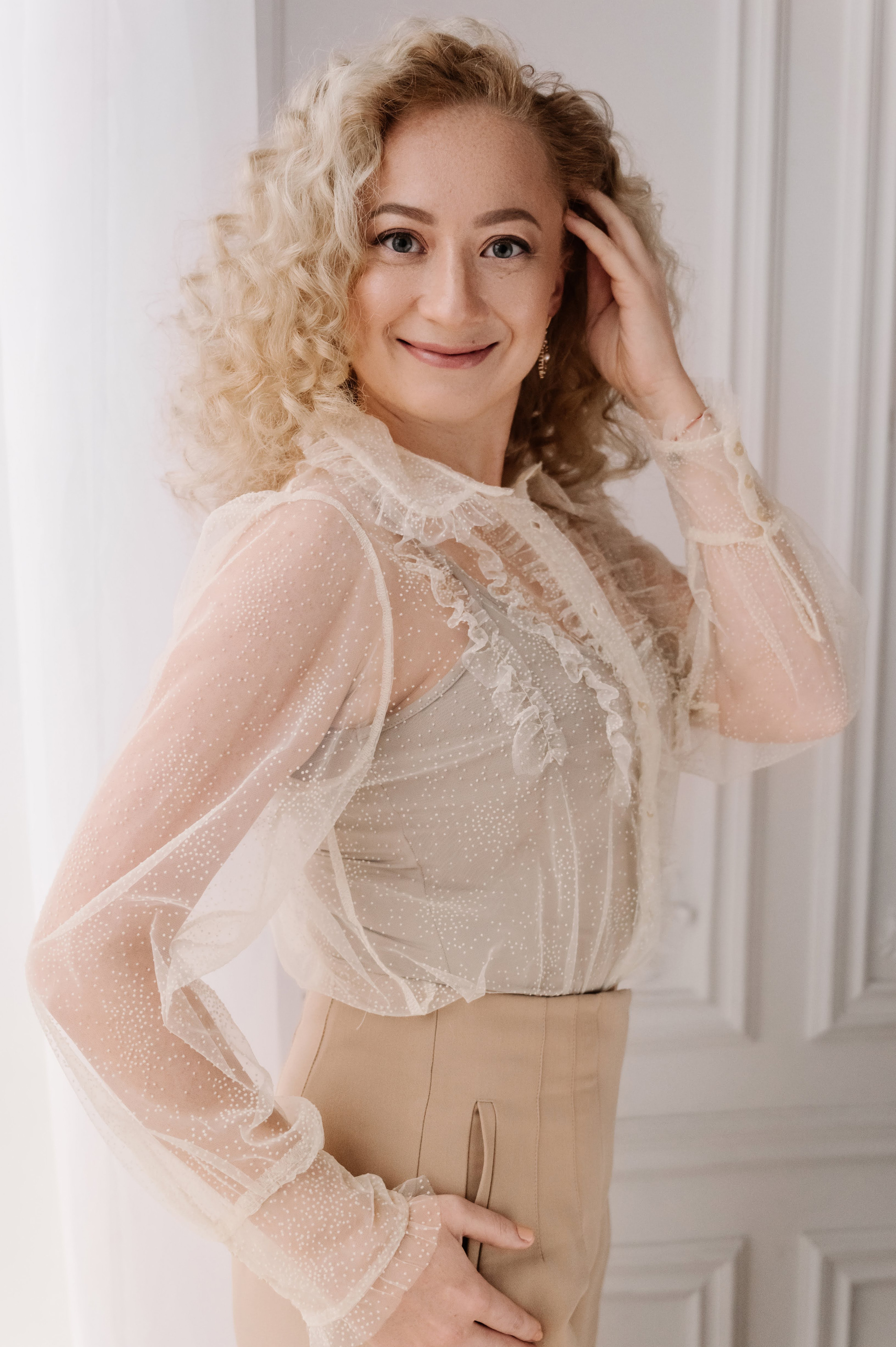 Лилия. Профессиональный фотограф беременности в СПБ. Стильные фотосессии беременности в стиле минимализм и классическая фотография