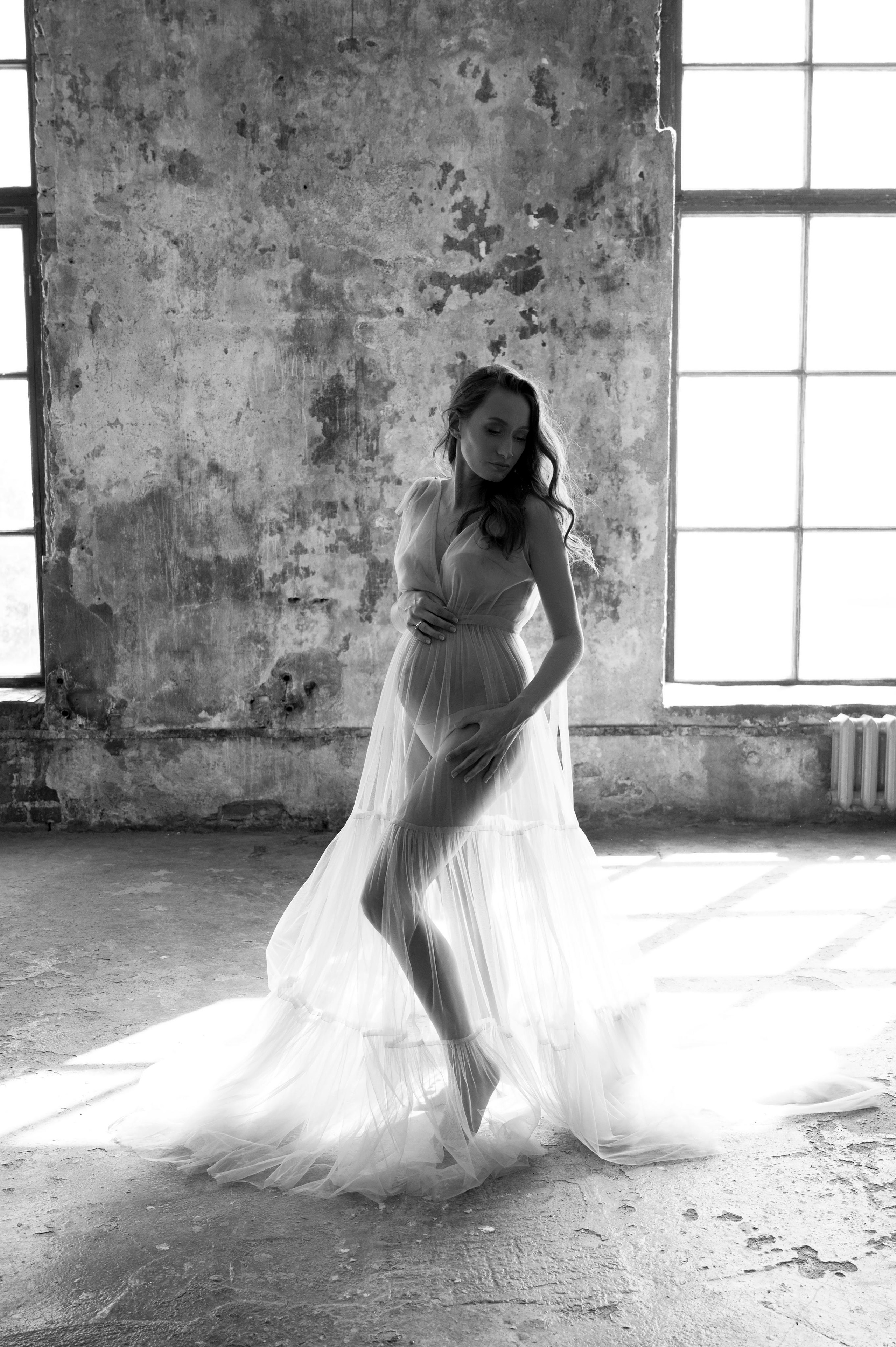 Юлия. Профессиональный фотограф беременности в СПБ. Стильные фотосессии беременности в стиле минимализм и классическая фотография