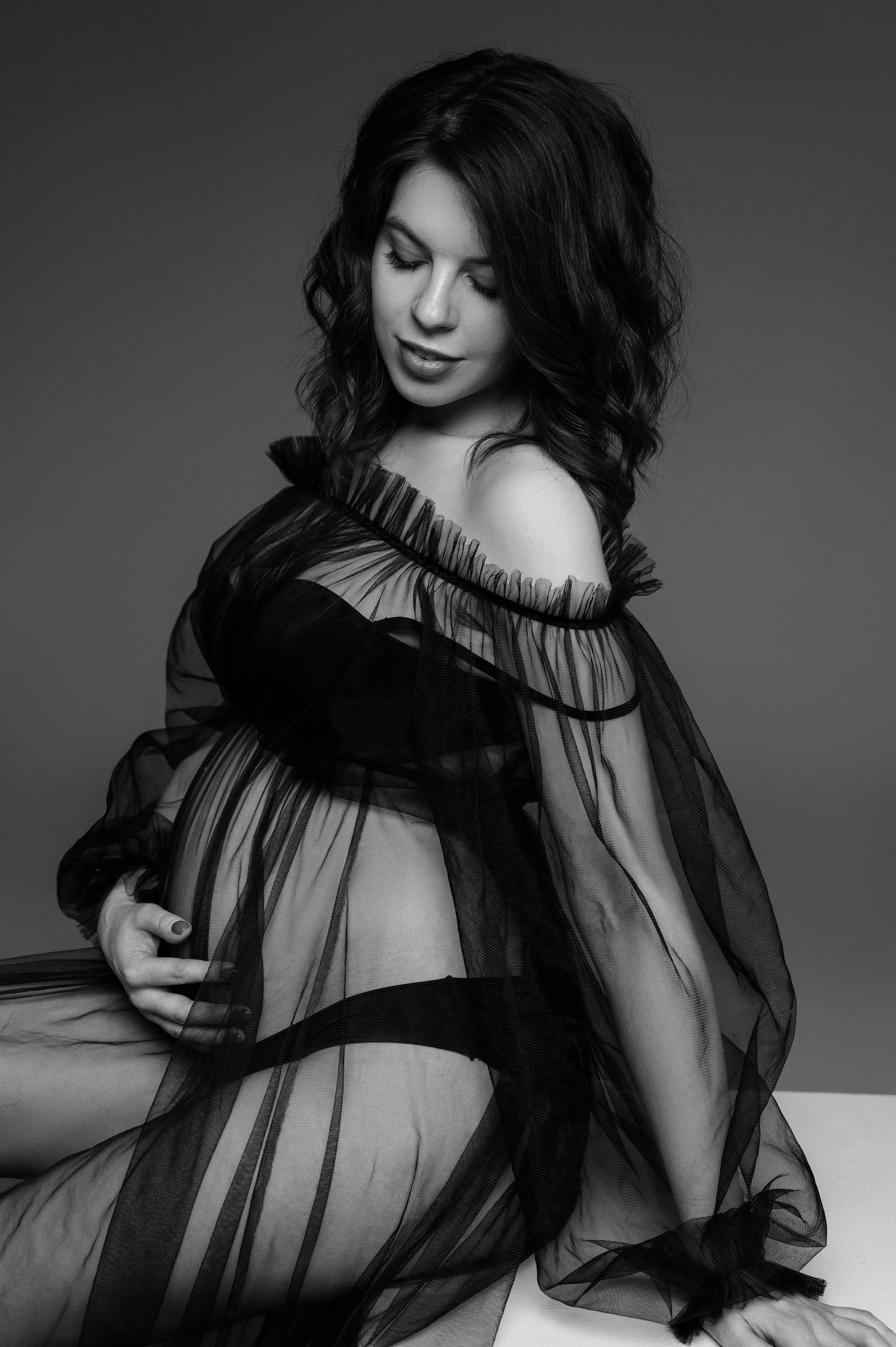 Аурелия. Профессиональный фотограф беременности в СПБ. Стильные фотосессии беременности в стиле минимализм и классическая фотография