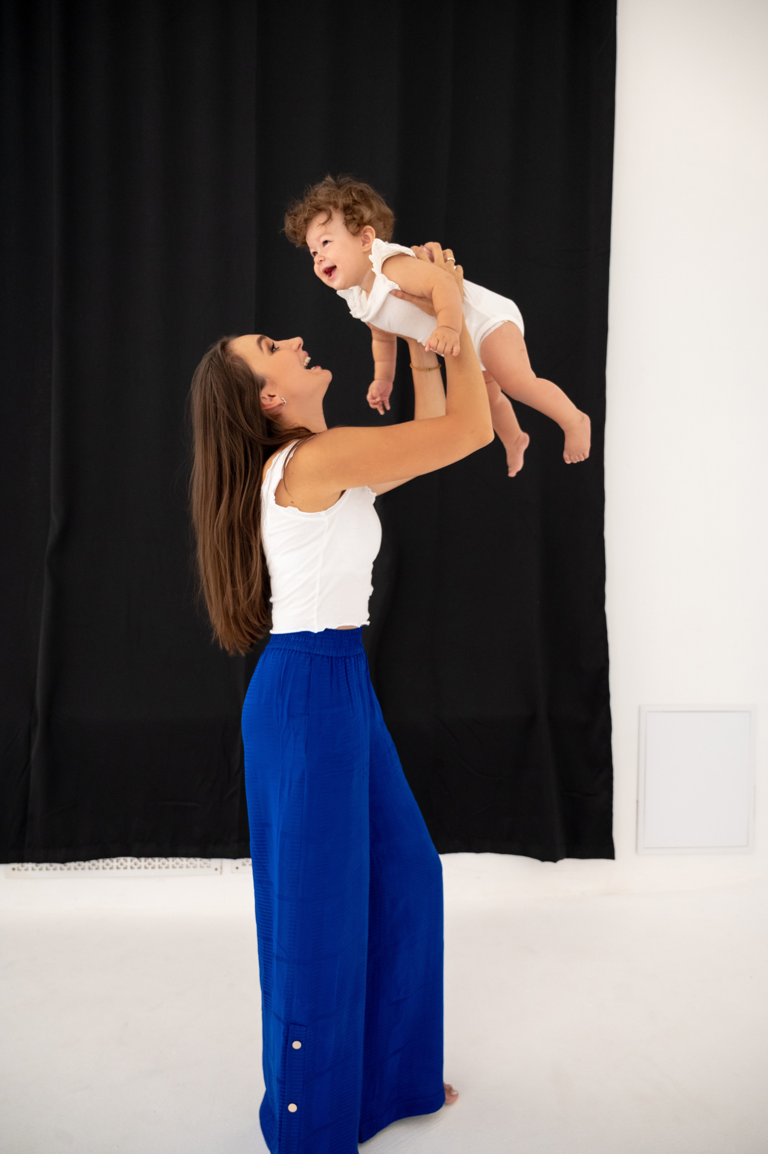 Варя. Профессиональный фотограф беременности в СПБ. Стильные фотосессии беременности в стиле минимализм и классическая фотография