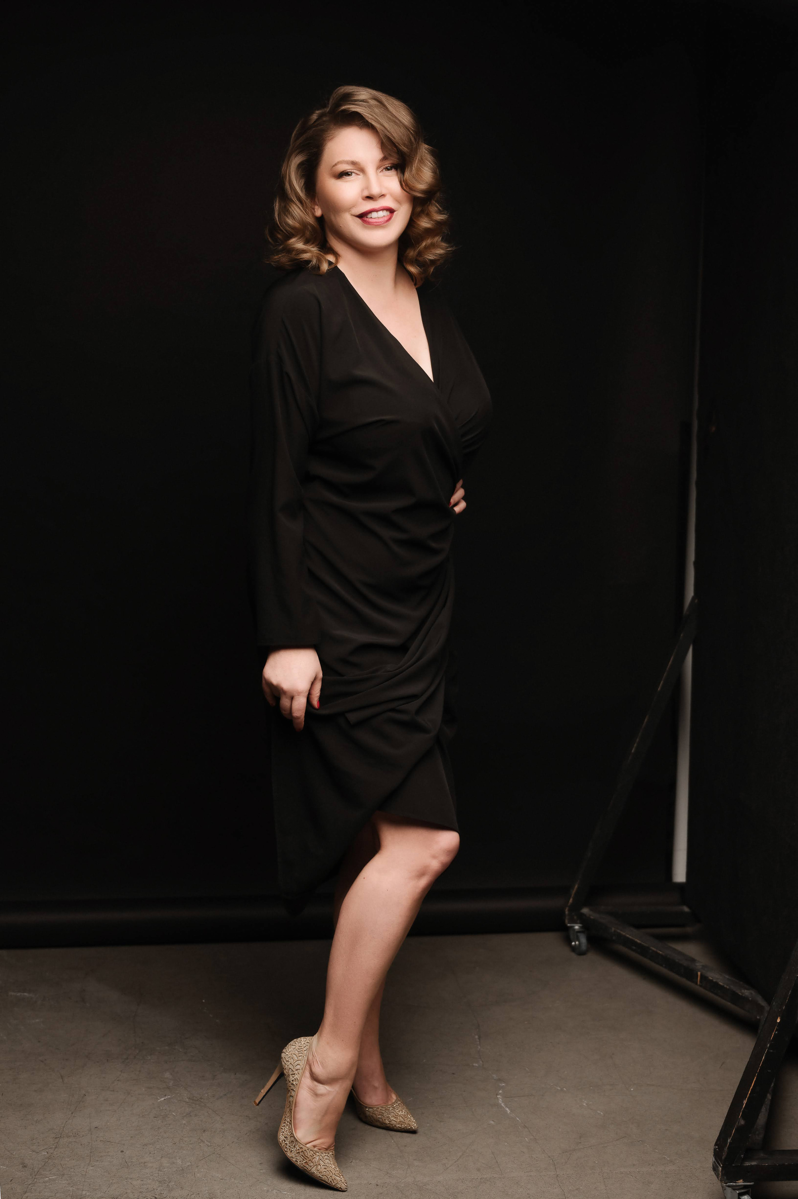 Александра. Профессиональный фотограф беременности в СПБ. Стильные фотосессии беременности в стиле минимализм и классическая фотография