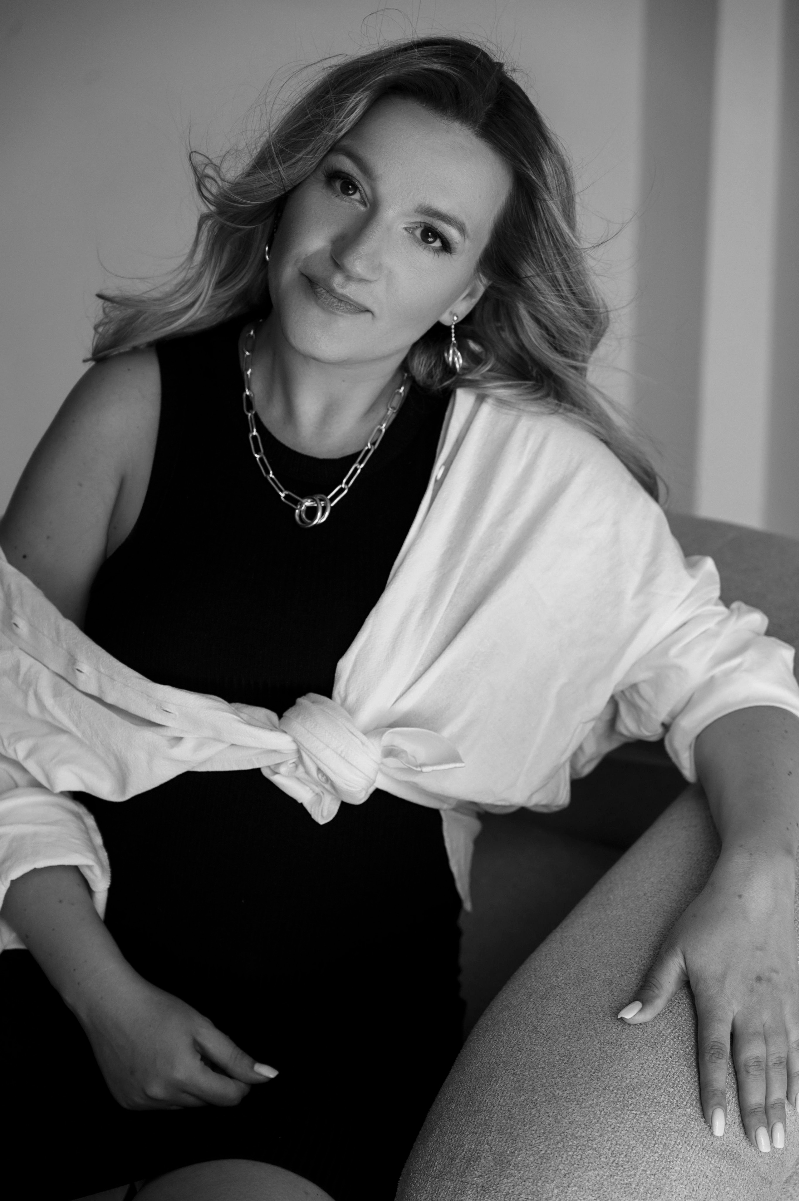 Светлана. Профессиональный фотограф беременности в СПБ. Стильные фотосессии беременности в стиле минимализм и классическая фотография