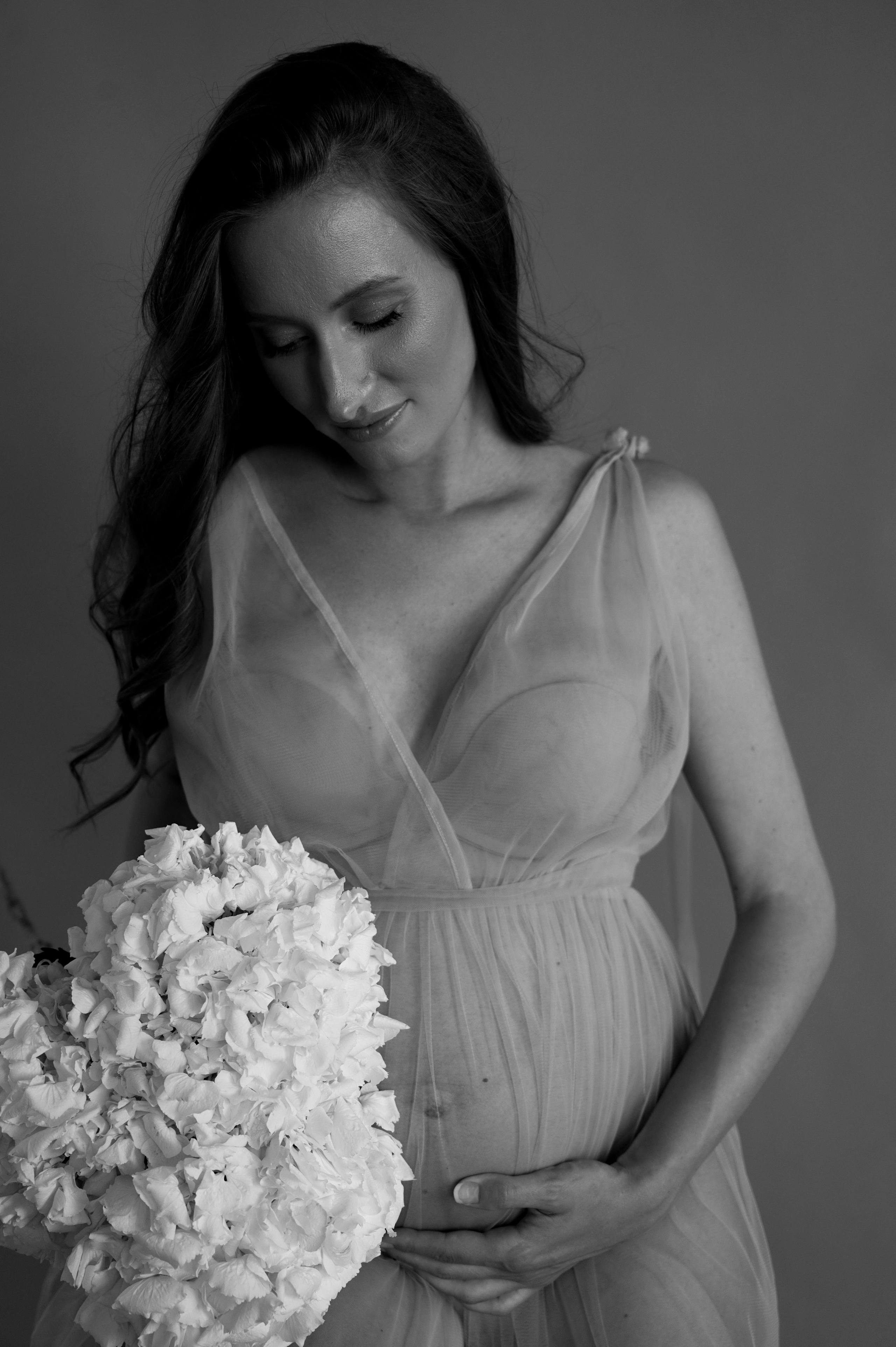 Юлия. Профессиональный фотограф беременности в СПБ. Стильные фотосессии беременности в стиле минимализм и классическая фотография