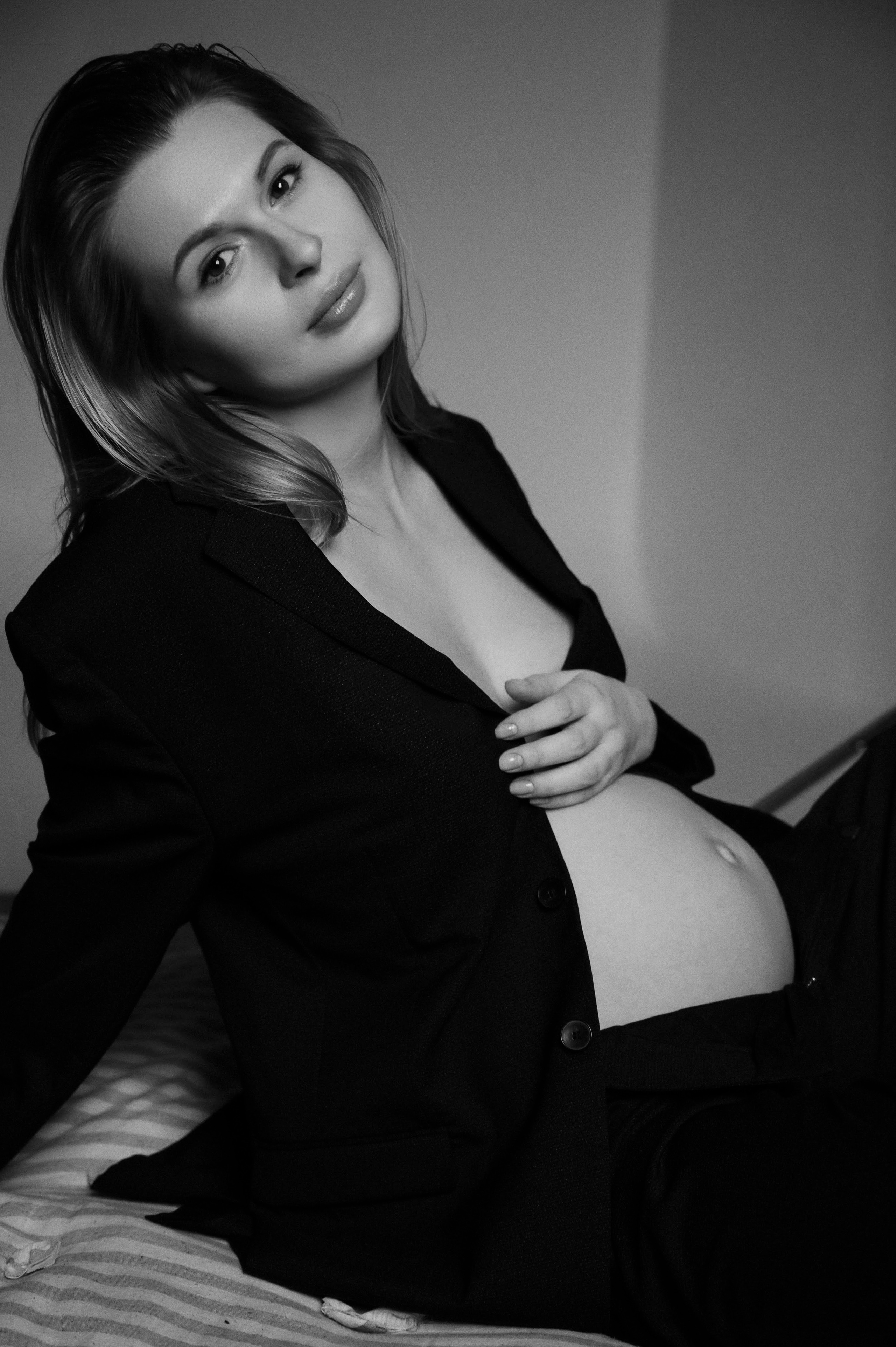 Евгения. Профессиональный фотограф беременности в СПБ. Стильные фотосессии беременности в стиле минимализм и классическая фотография