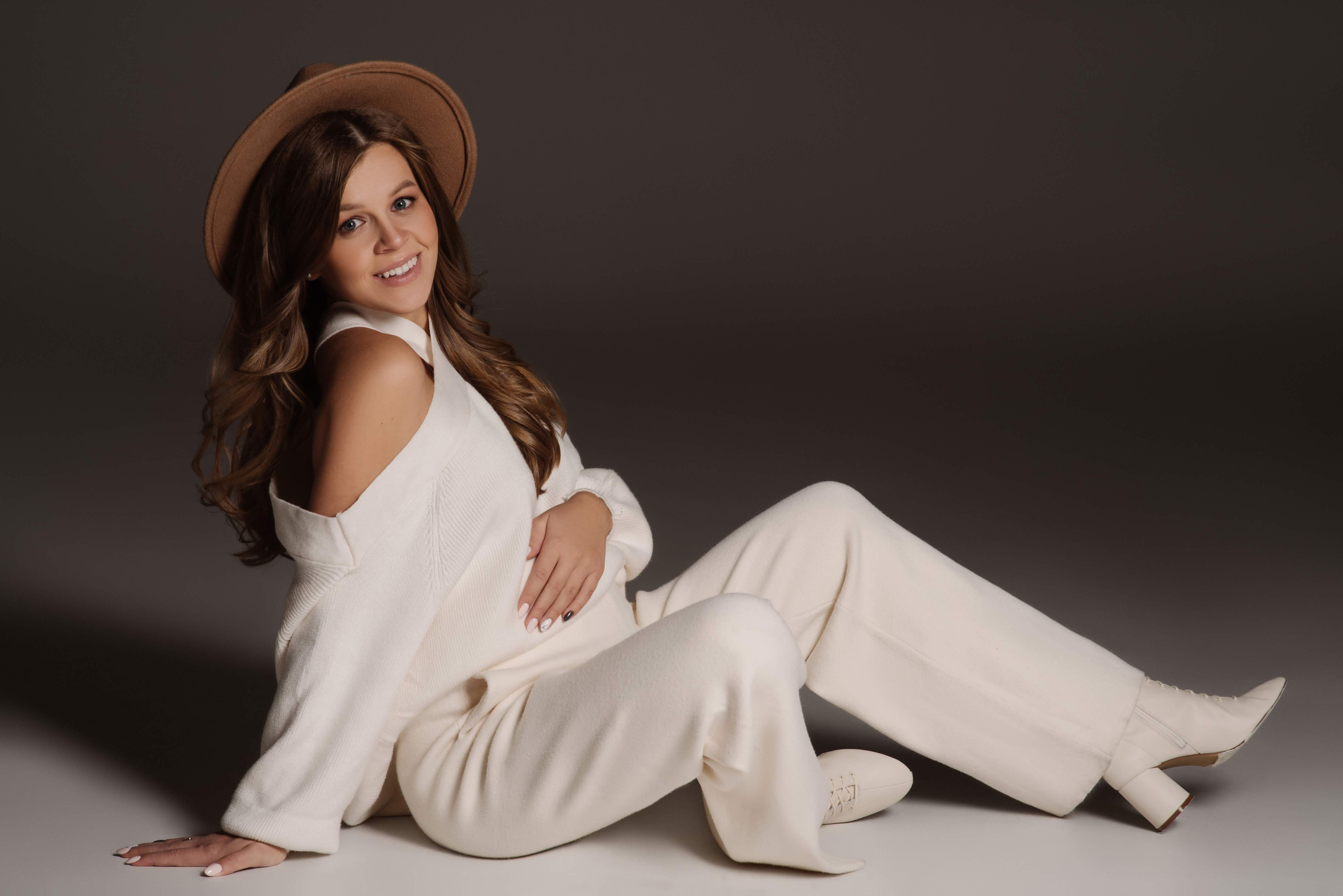 Мария. Профессиональный фотограф беременности в СПБ. Стильные фотосессии беременности в стиле минимализм и классическая фотография