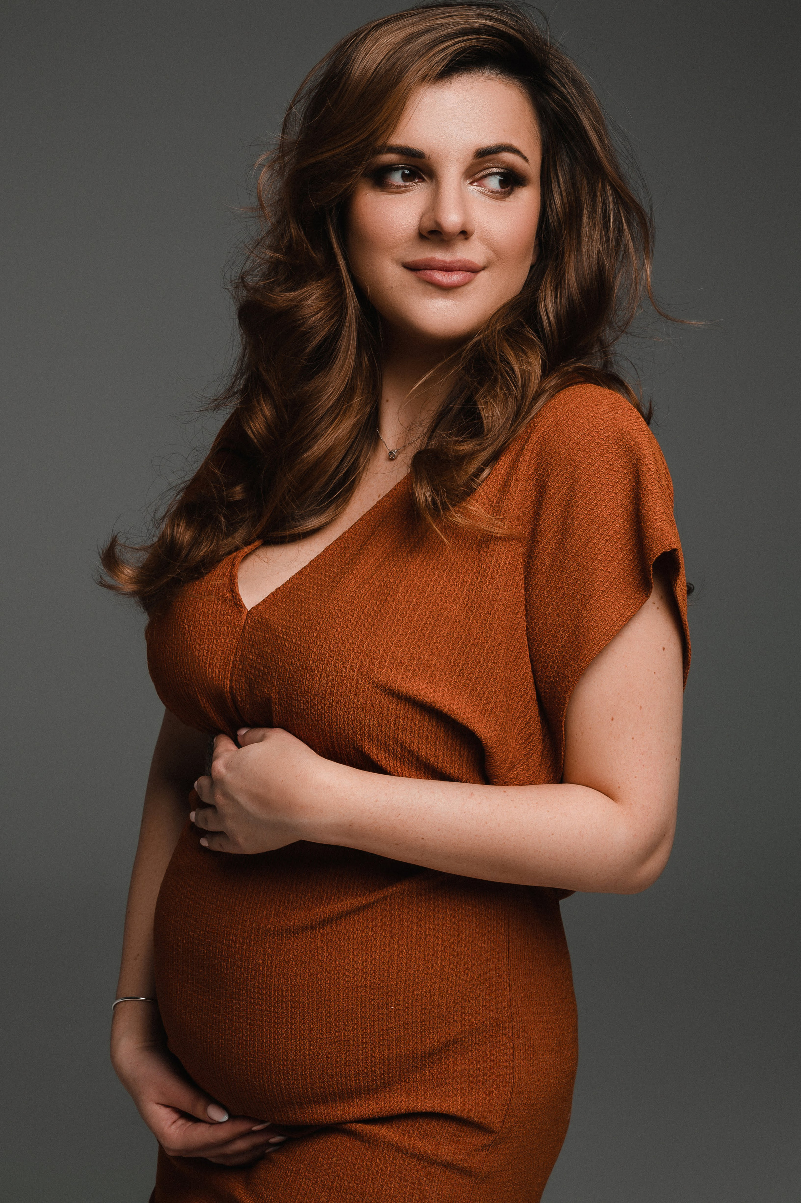 Юлия. Профессиональный фотограф беременности в СПБ. Стильные фотосессии беременности в стиле минимализм и классическая фотография