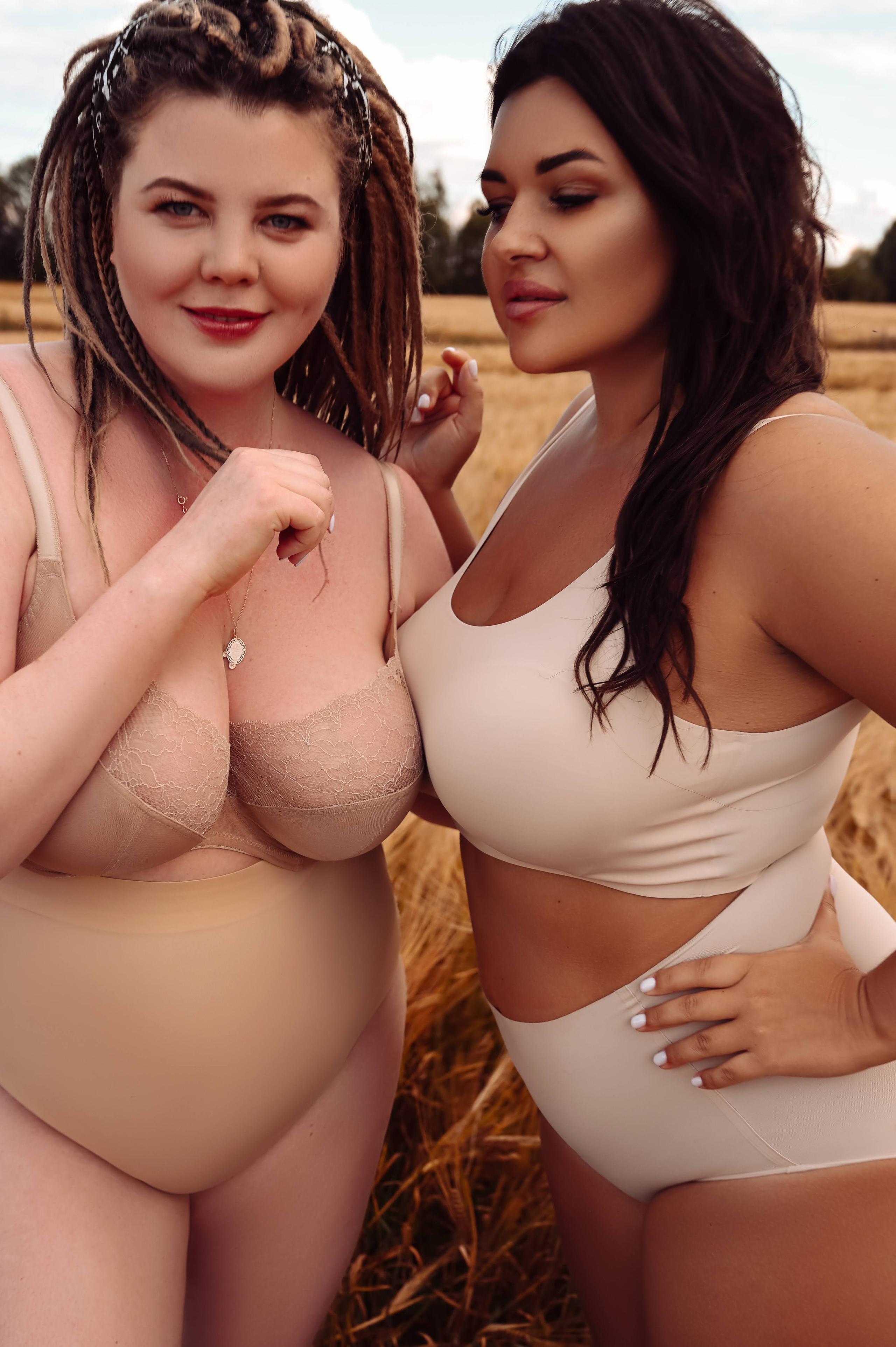 ВИКА И ЭЛЯ. Профессиональный фотограф беременности в СПБ. Стильные фотосессии беременности в стиле минимализм и классическая фотография