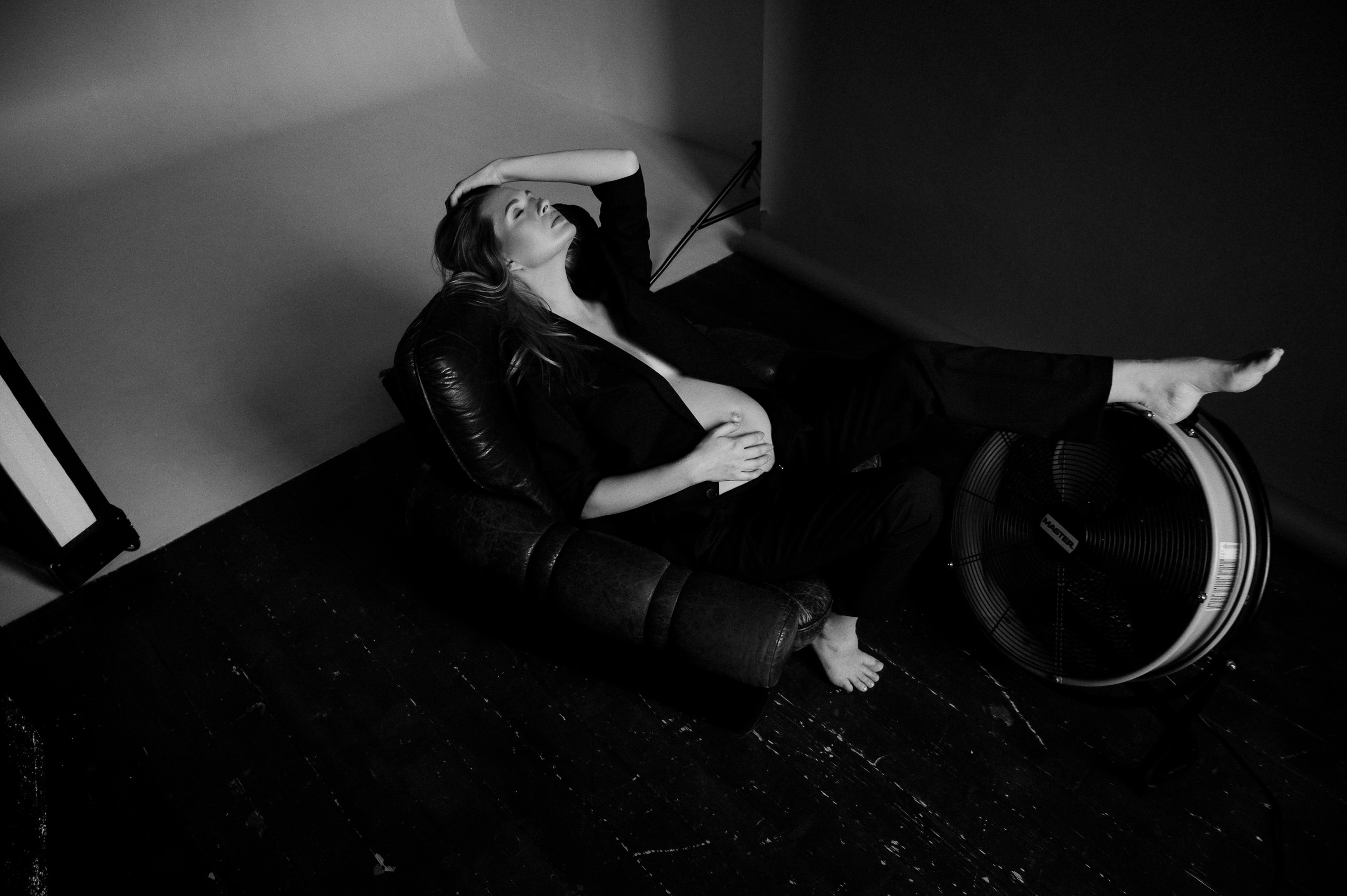 Евгения. Профессиональный фотограф беременности в СПБ. Стильные фотосессии беременности в стиле минимализм и классическая фотография