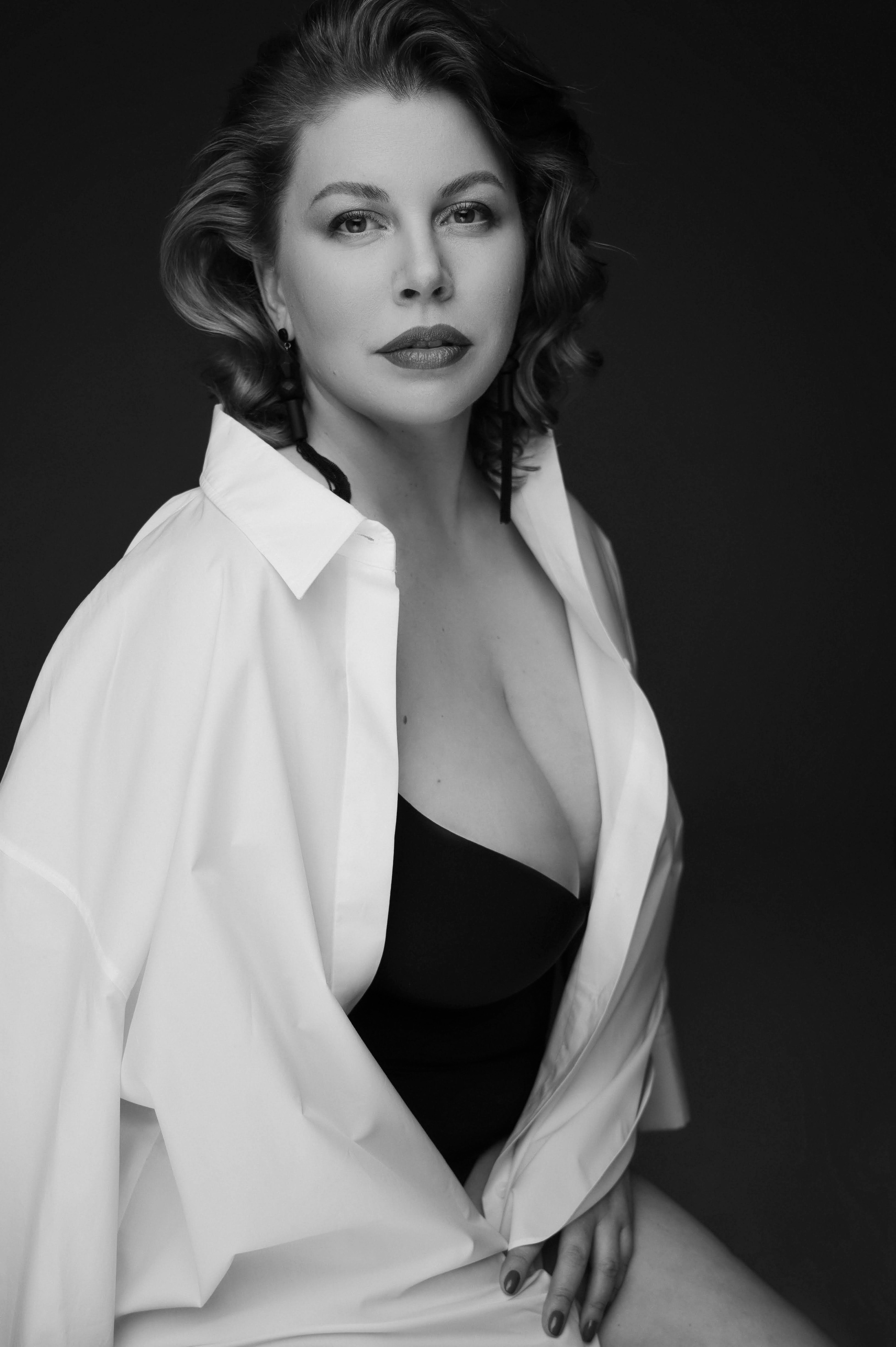 Александра. Профессиональный фотограф беременности в СПБ. Стильные фотосессии беременности в стиле минимализм и классическая фотография