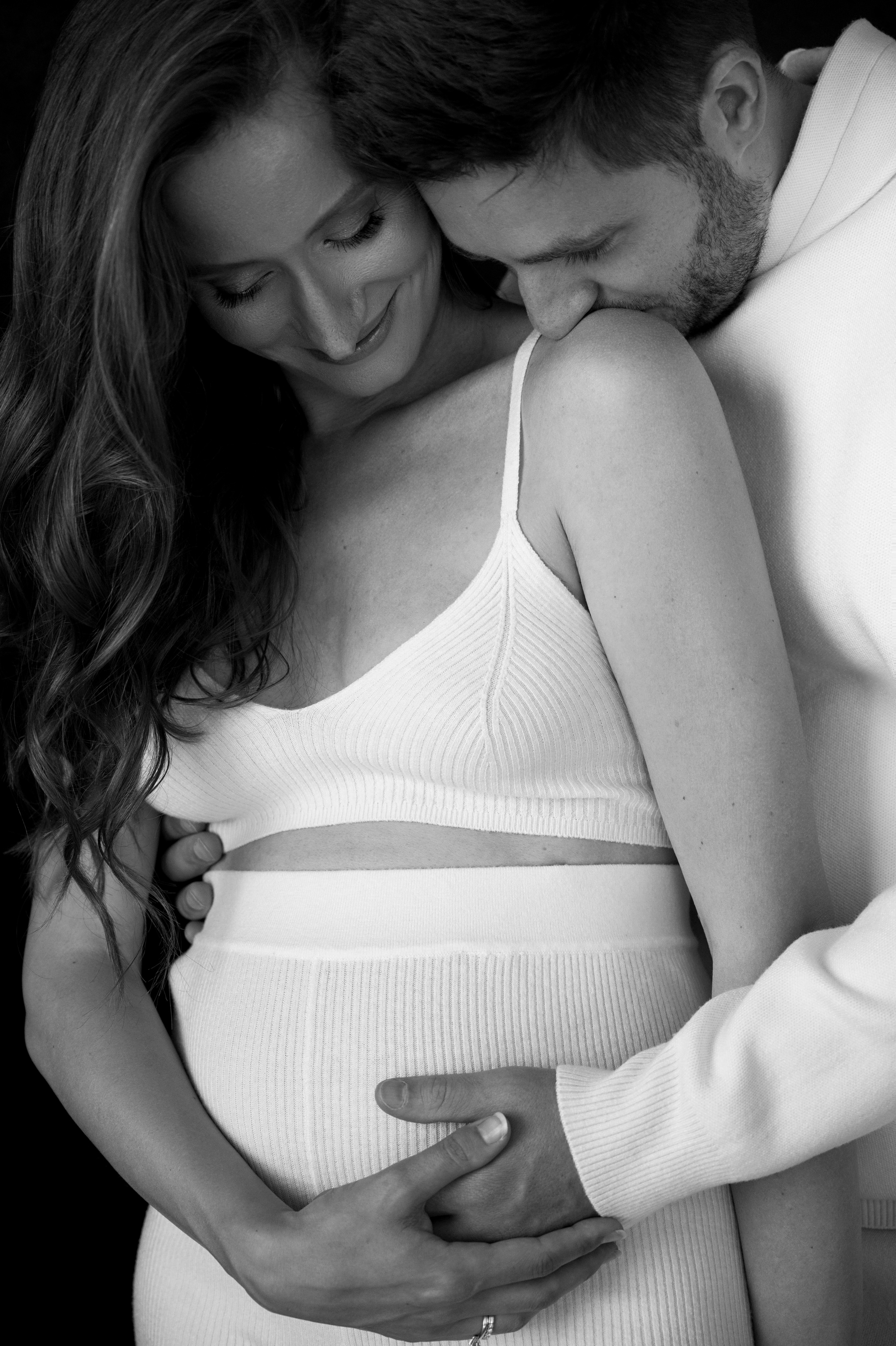 Юлия. Профессиональный фотограф беременности в СПБ. Стильные фотосессии беременности в стиле минимализм и классическая фотография