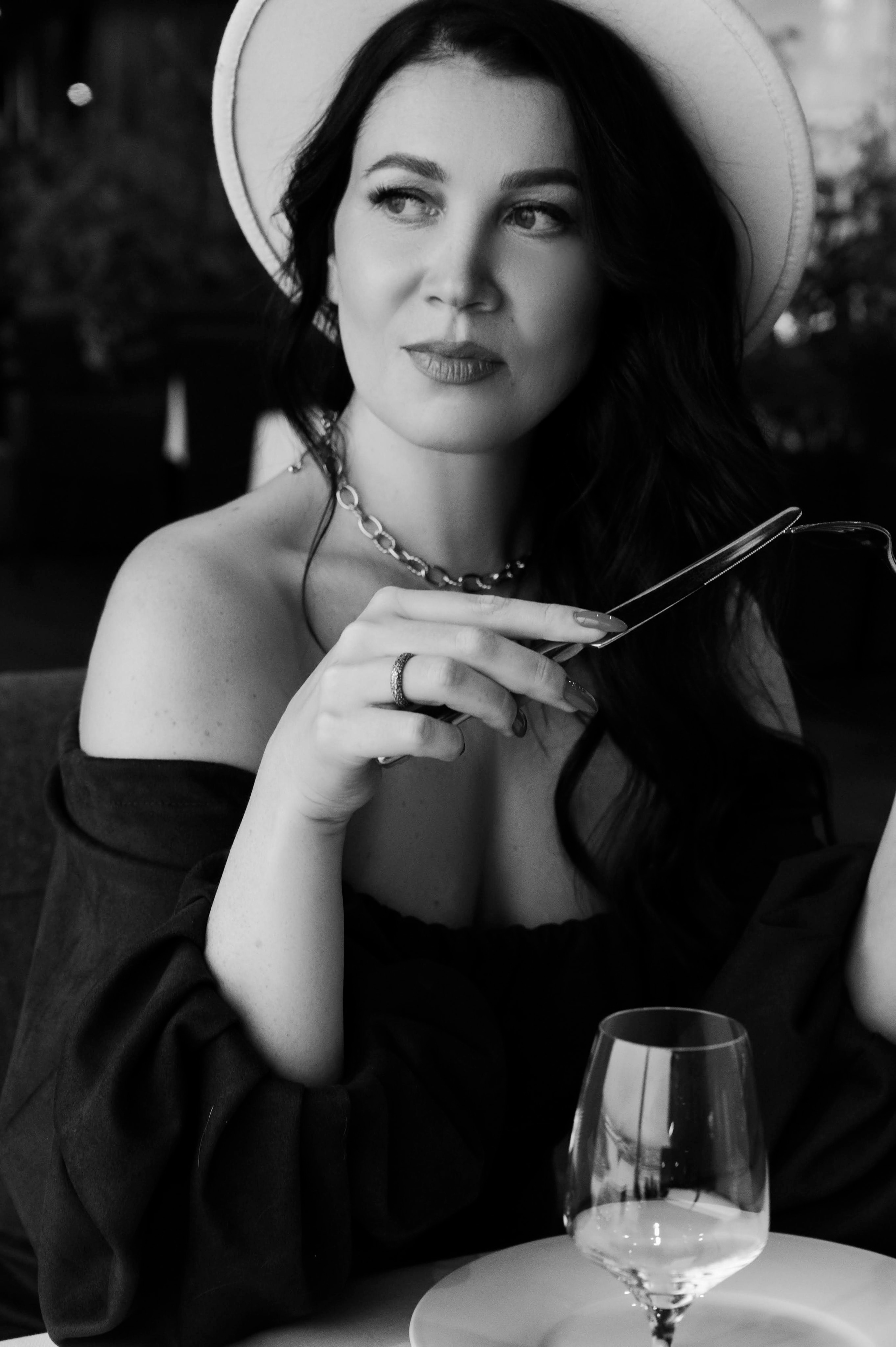 Марина. Профессиональный фотограф беременности в СПБ. Стильные фотосессии беременности в стиле минимализм и классическая фотография