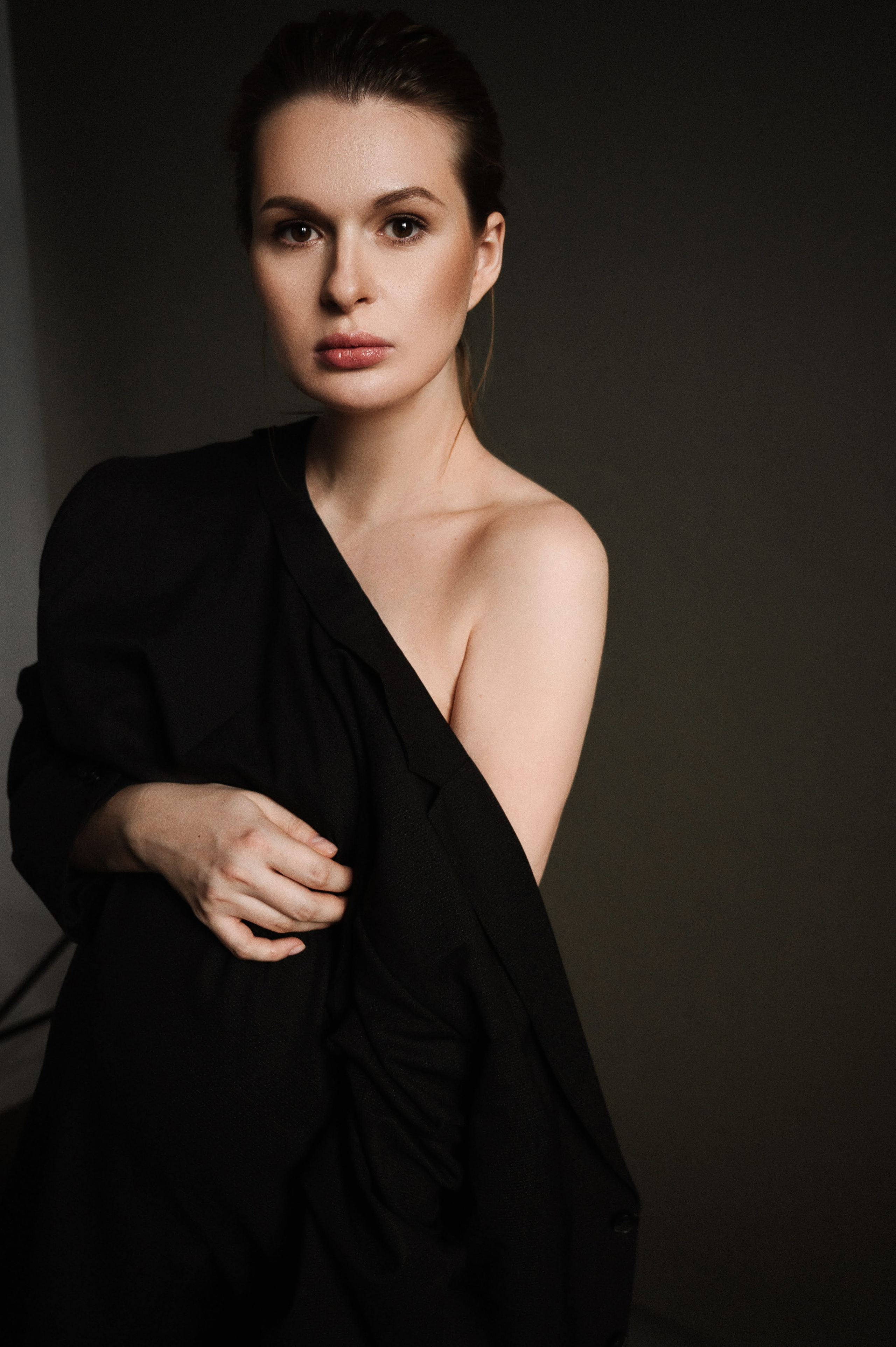 Евгения. Профессиональный фотограф беременности в СПБ. Стильные фотосессии беременности в стиле минимализм и классическая фотография