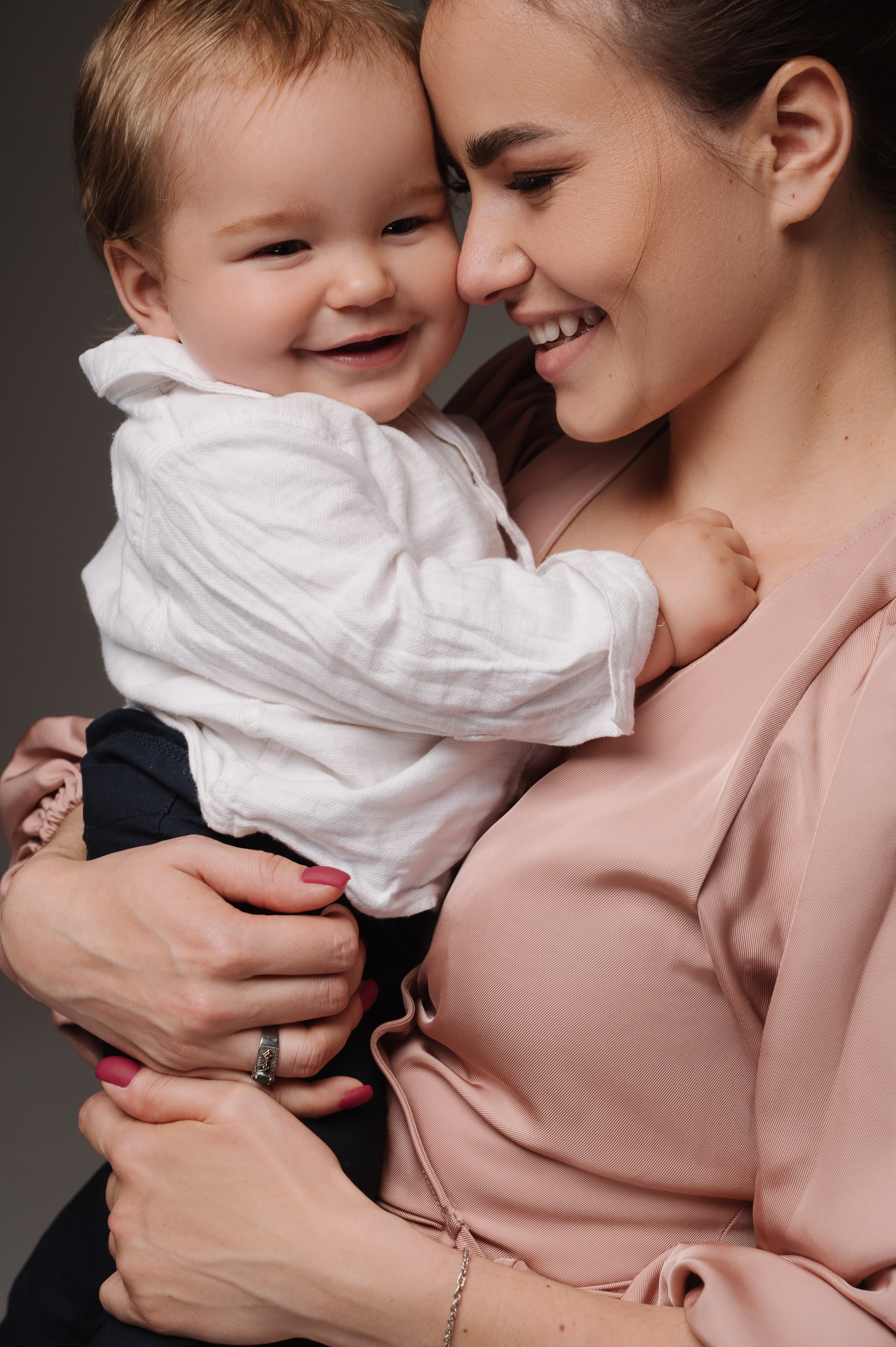 Валерия. Профессиональный фотограф беременности в СПБ. Стильные фотосессии беременности в стиле минимализм и классическая фотография