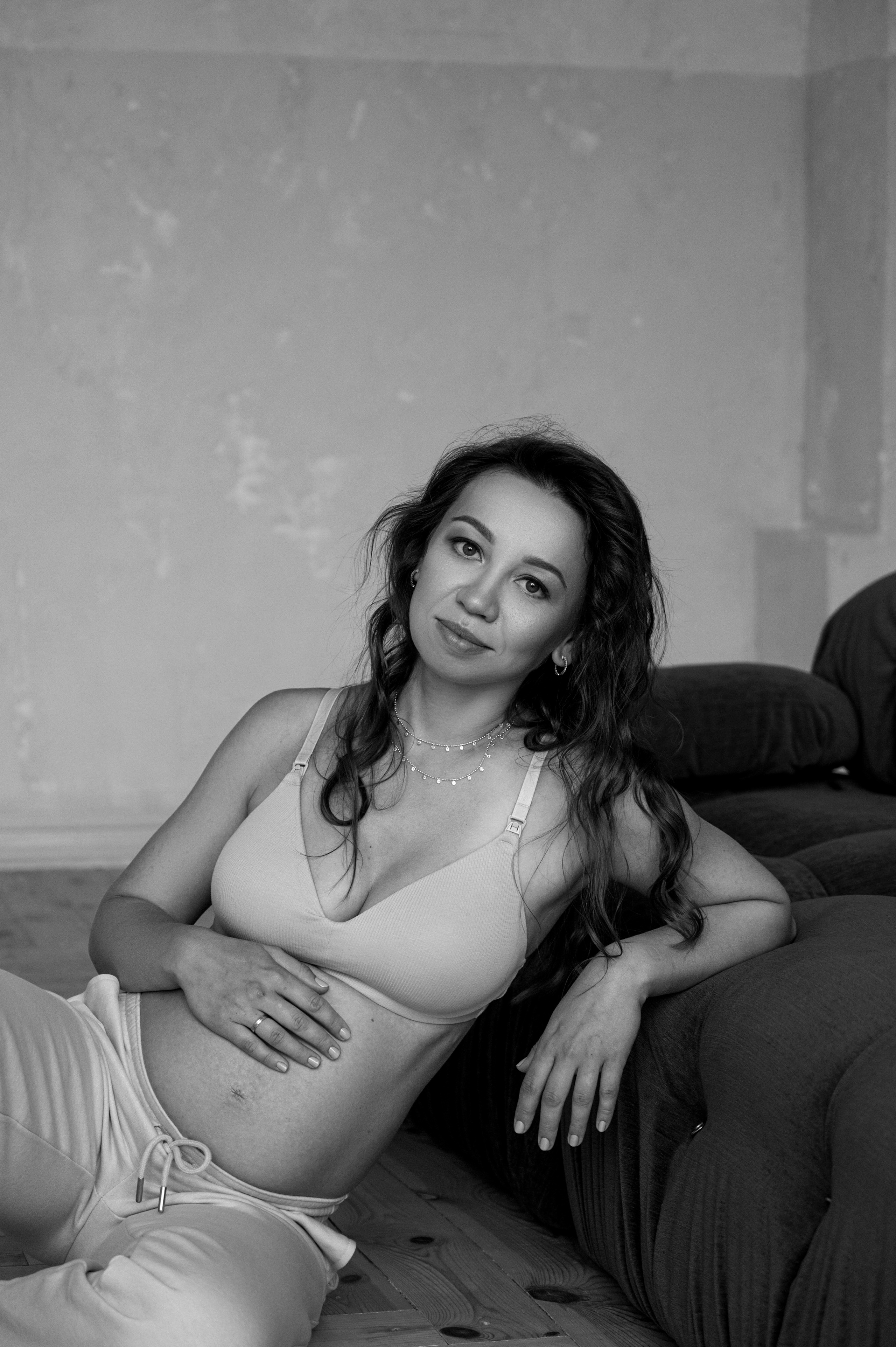 Анна. Профессиональный фотограф беременности в СПБ. Стильные фотосессии беременности в стиле минимализм и классическая фотография