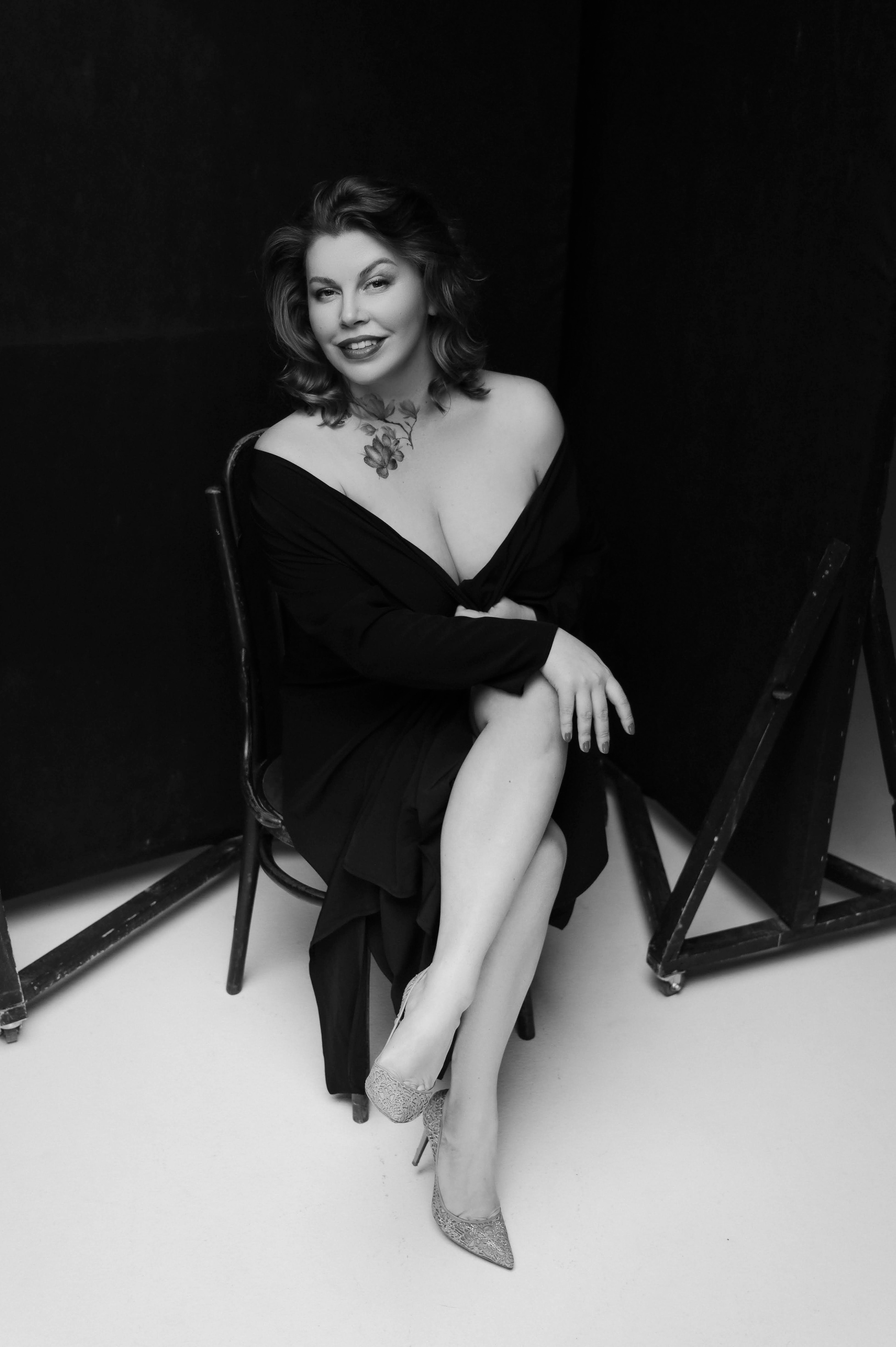 Александра. Профессиональный фотограф беременности в СПБ. Стильные фотосессии беременности в стиле минимализм и классическая фотография