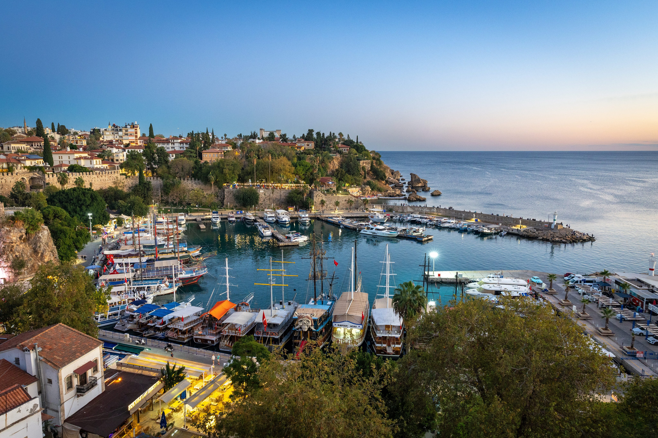 Анталия. Фото департамент круизного лайнера Астория Гранде