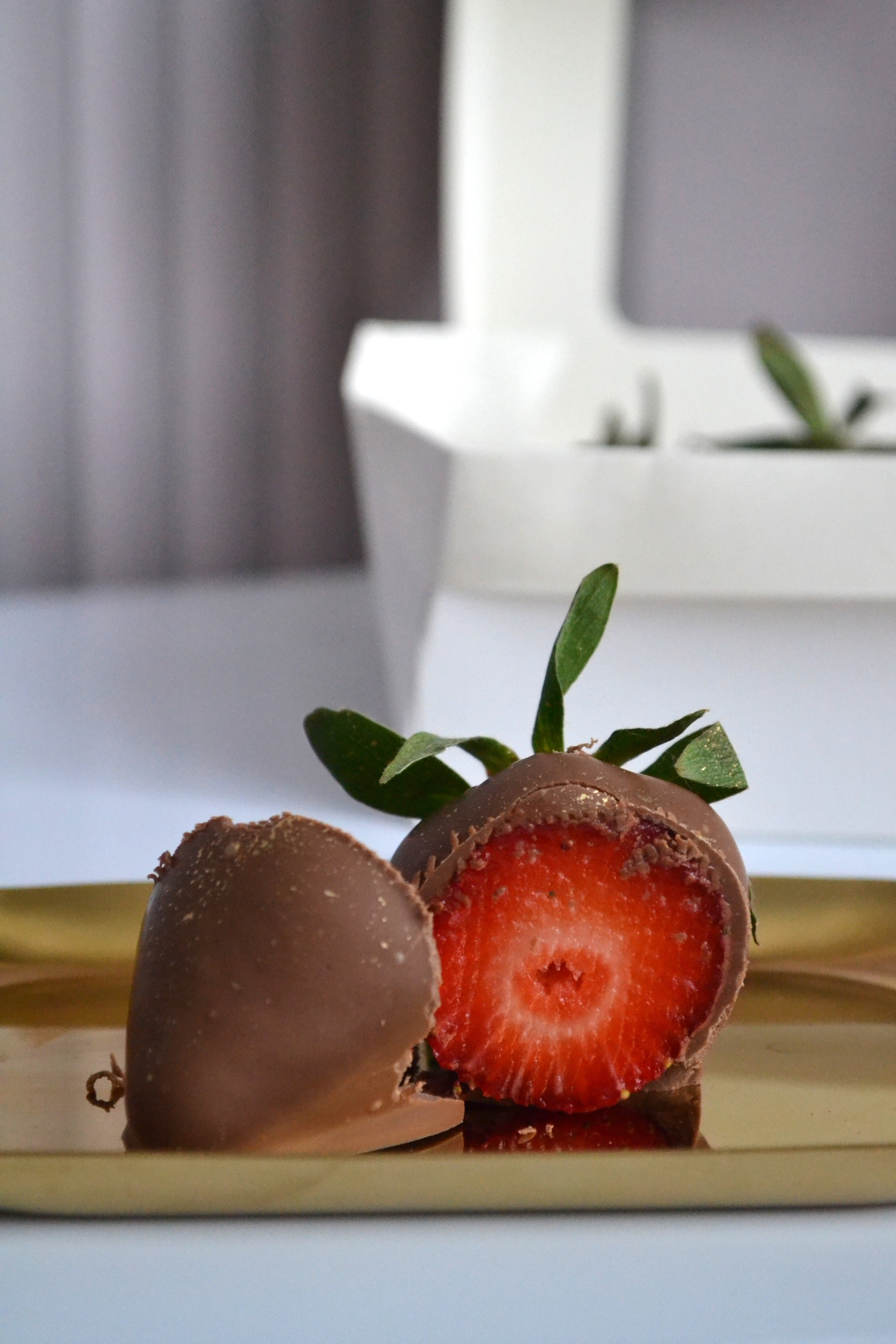 Клубника в шоколаде. Семейная кондитерская. Торты и десерты на заказ в Москве и области