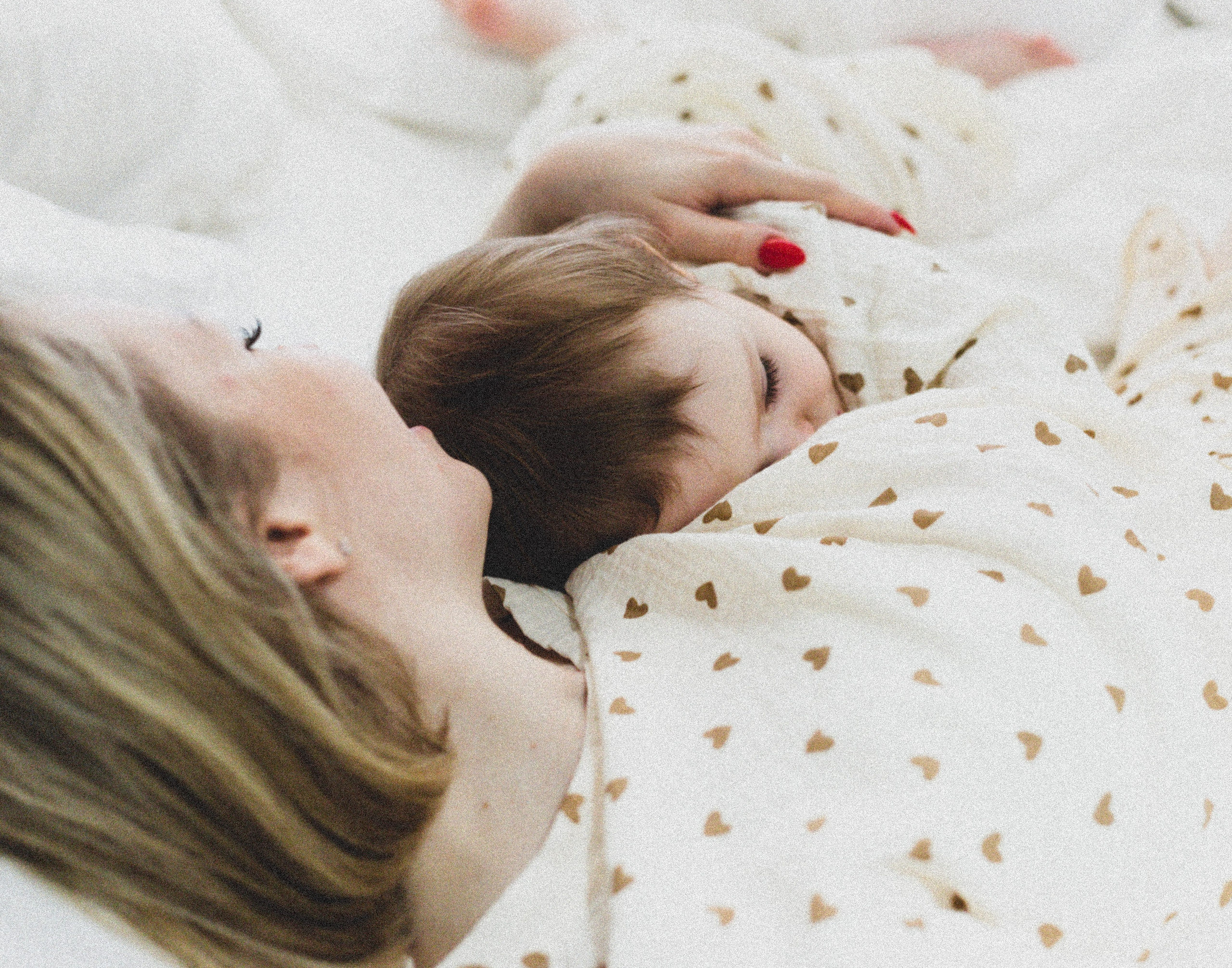 Мама и малыш lifestyle. Фотограф беременных и новорождённых в Краснодаре