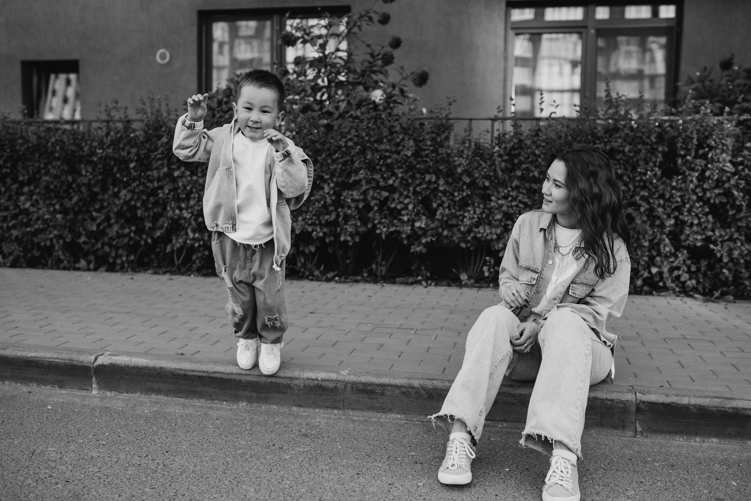 Прогулка в своем дворе. Семейный фотограф в Тюмени  Утенкова Юлия