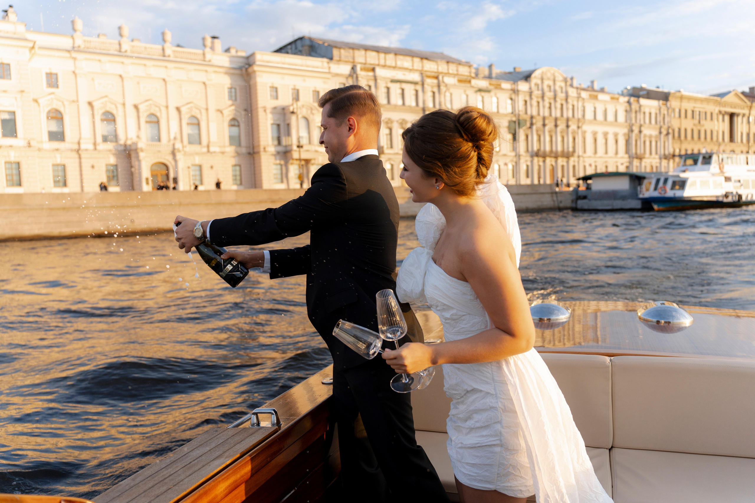 Настя и Лёша. Прогулка по Питеру. Катер. На цифру и плёнку. Свадебный фотограф Катерина Чулкова