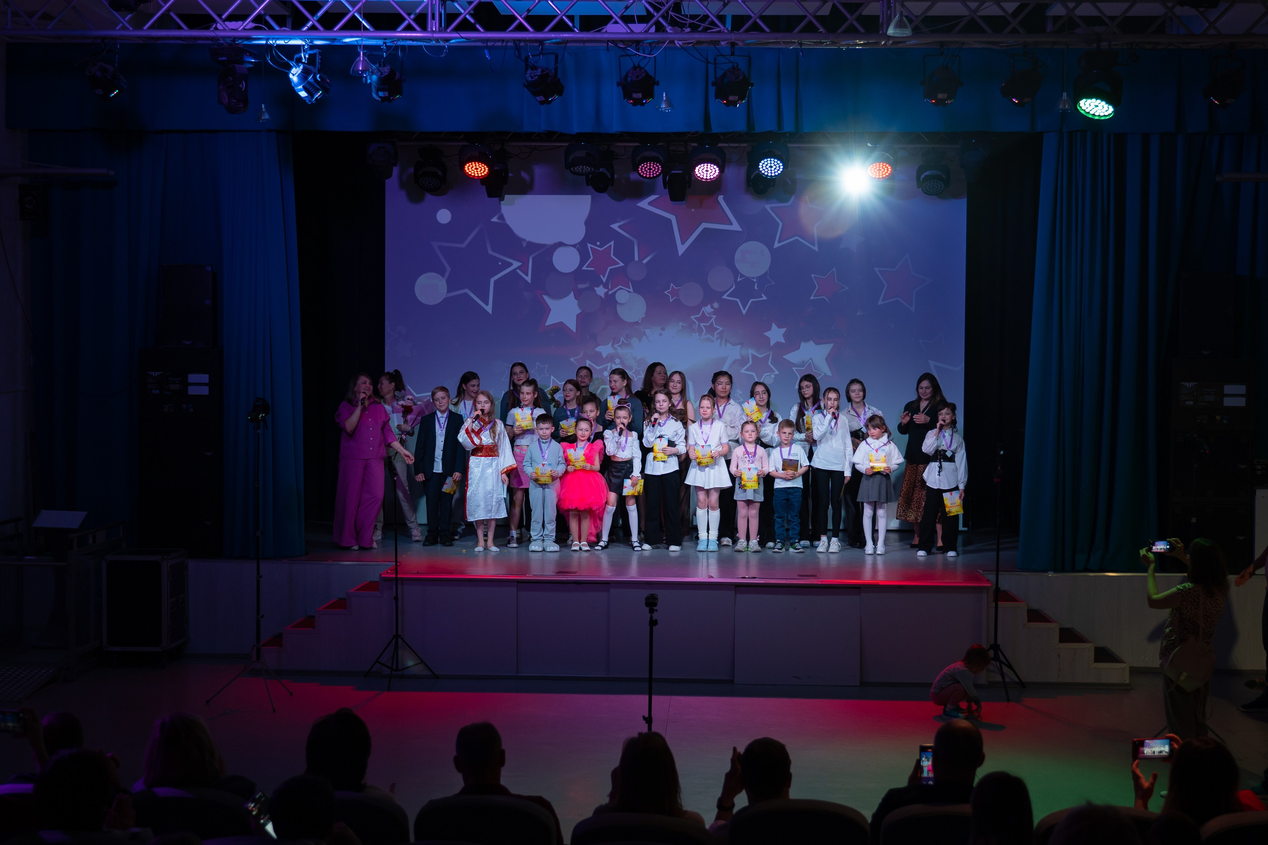 Отчетный концерт продюсерского центра «Новая Звезда». Фото / Видеосъемка в Москве