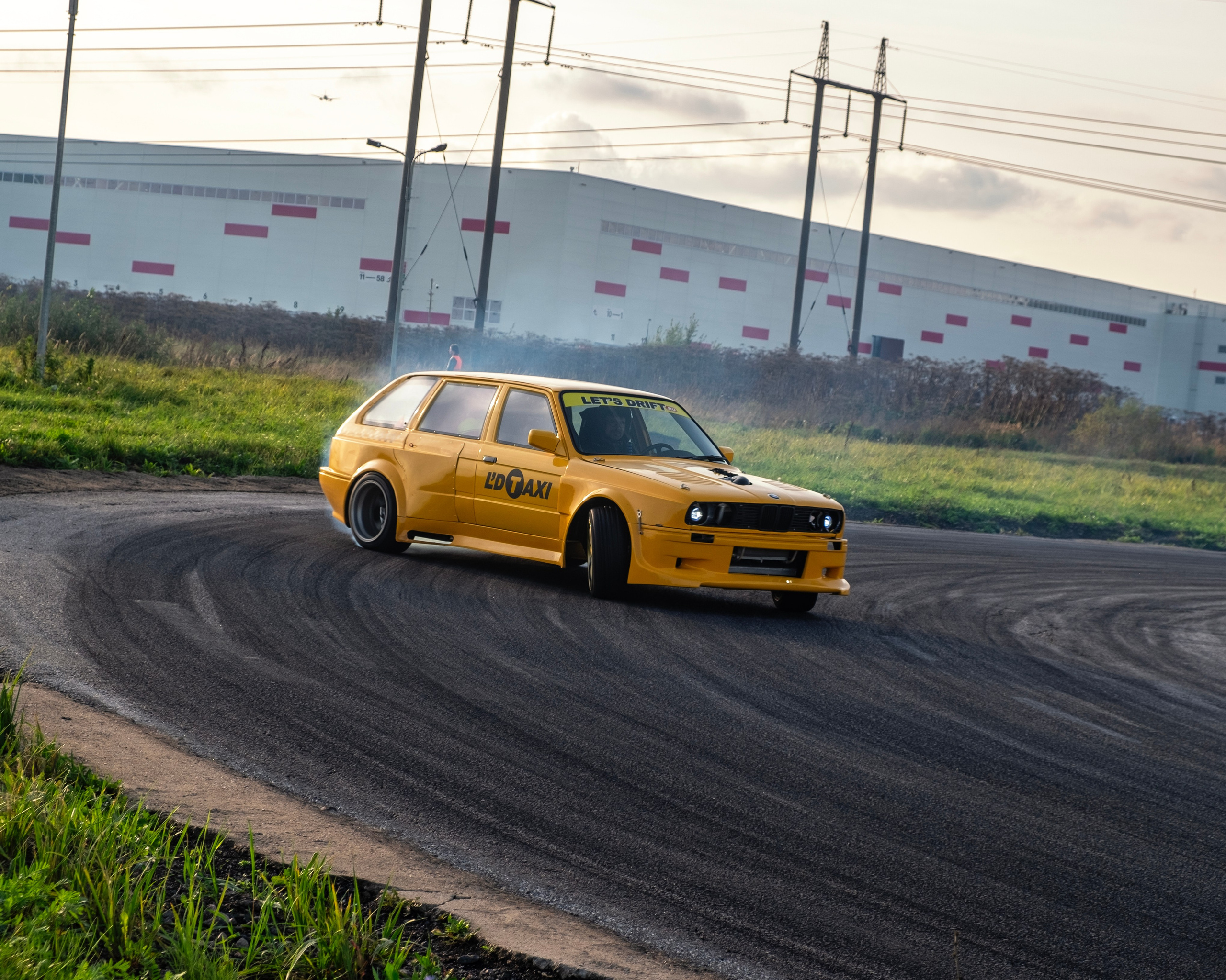 AUTODROM FEST 21.09.25. Автомобильные фотографии и рисунки в Санкт-Петербурги Пашков Дмитрий