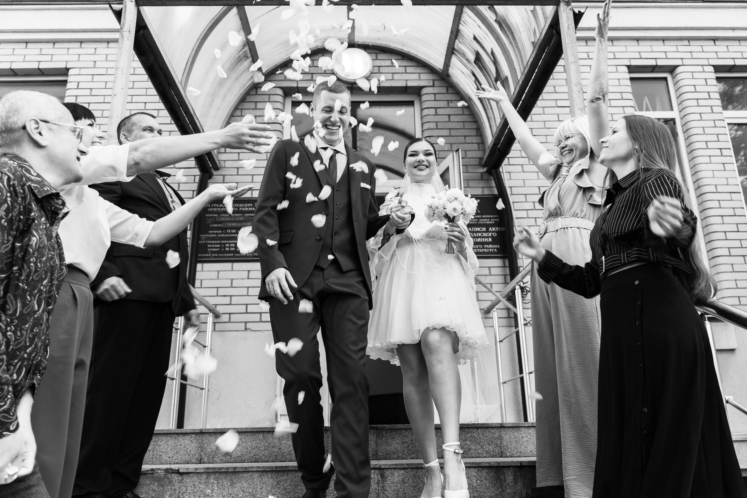 Камерная регистрация в ЗАГСе Приморского района г. Санкт-Петербург. Professional photoartist in St. Petersburg (wedding, reportage, portrait, model book, love story) Alexander Shvedov