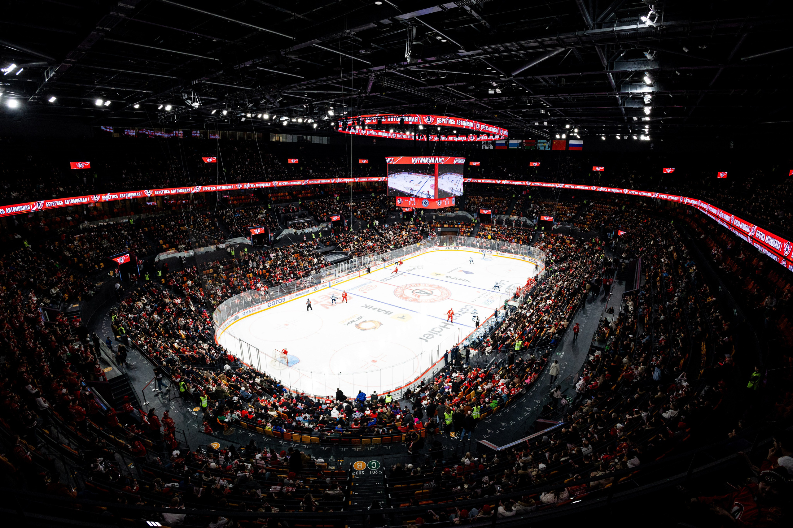 Хоккейный матч Автомобилист — Сибирь. Фотограф Родион Нарудинов