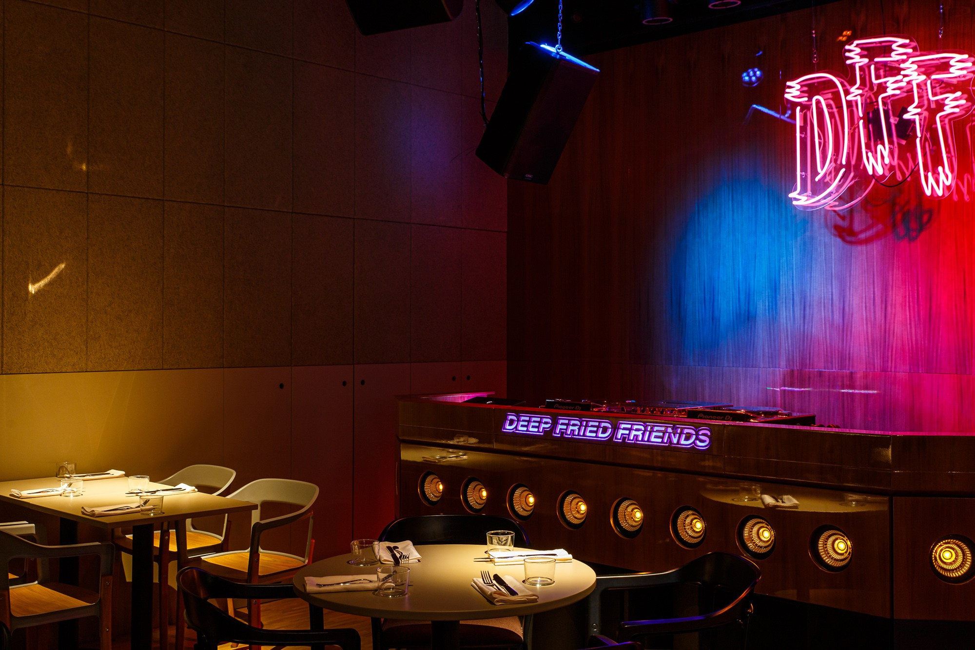 Deep Fried Friends. Фотограф Ксения Колесникова. Интерьерная и портретная съемка в Москве