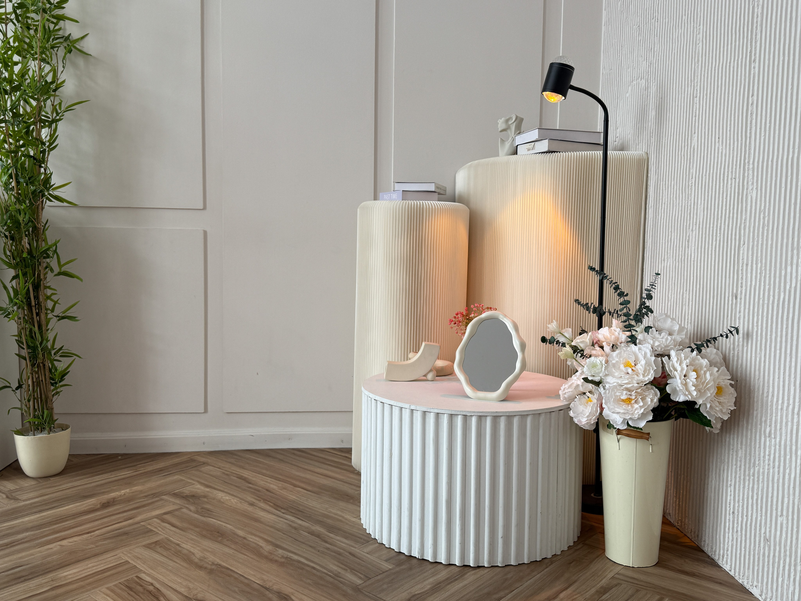 Белый (студия Ван Рум). Фотограф г. Хабаровск. Семейные и индивидуальные съёмки