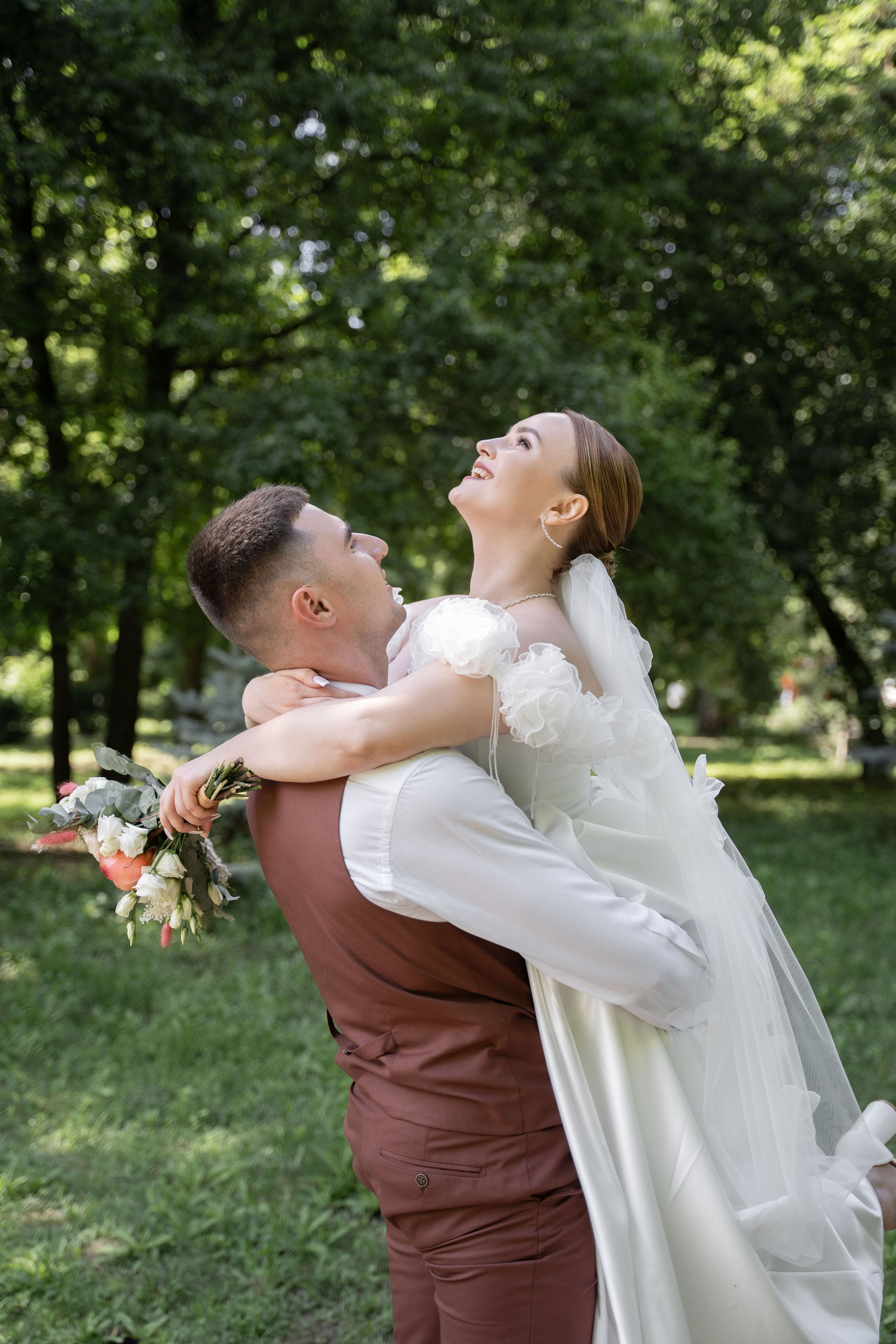 Арина и Даниил (г. Курск, Роща невест). Фотограф Вера Зверуго в Орле