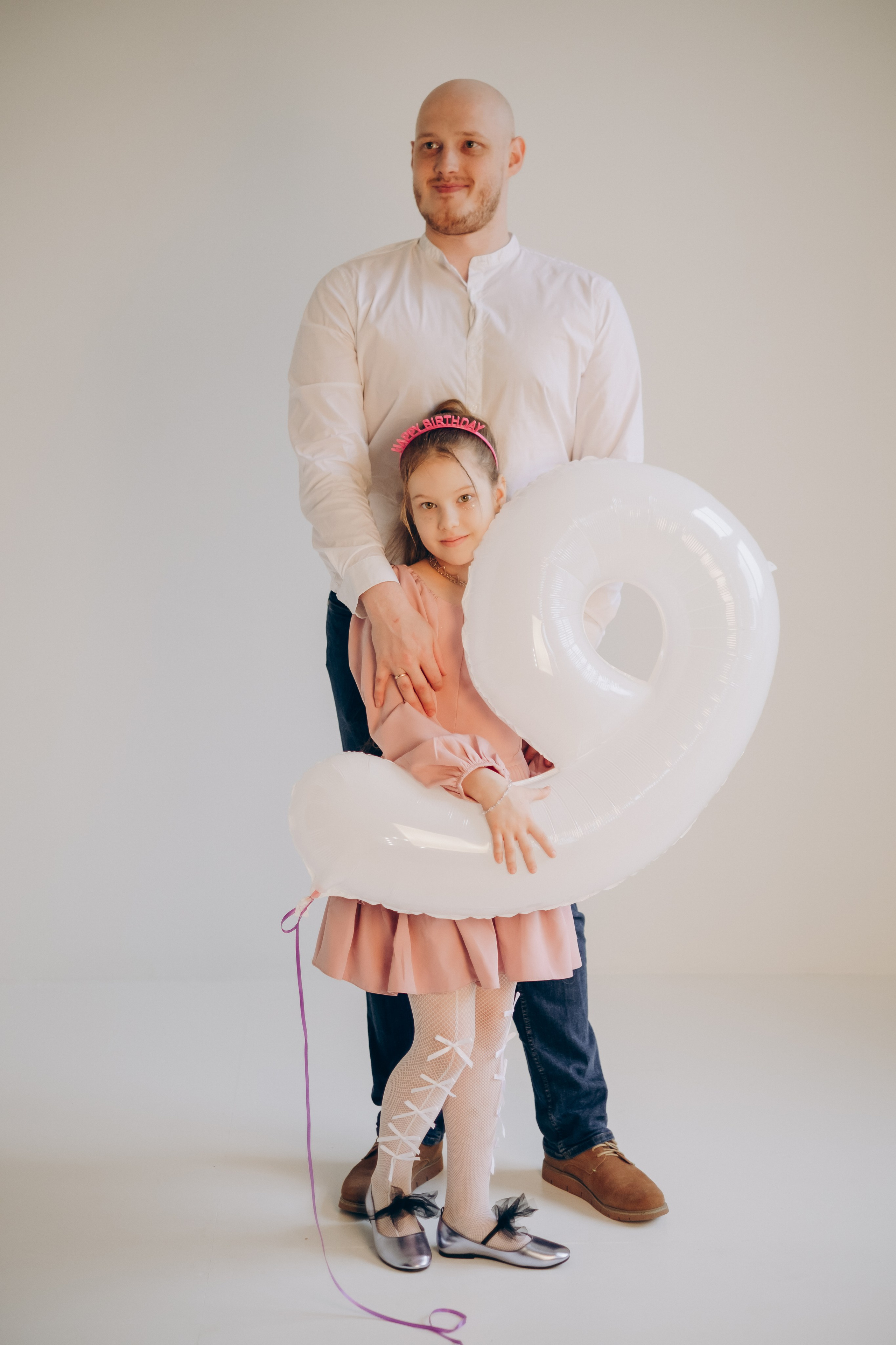 Фотосессия «День рождения» в минималистичной студии. Фотограф Новосибирск Анна Рождественская