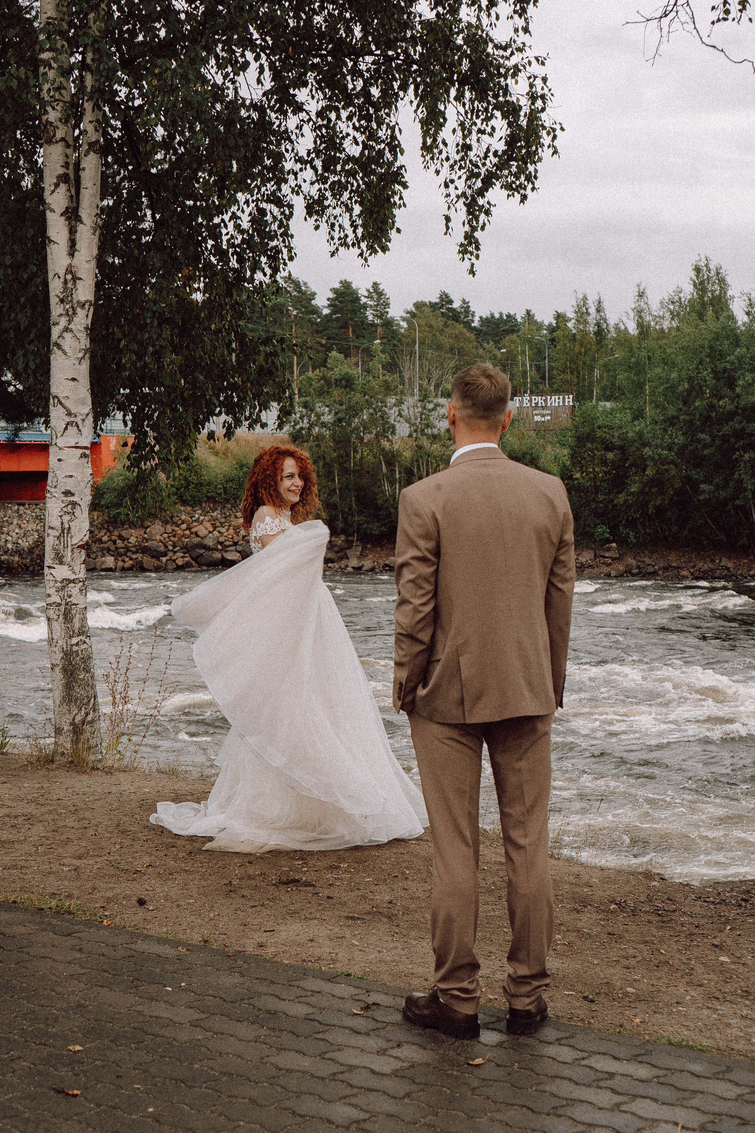 СВАДЕБНАЯ ФОТОСЕССИИЯ ПАРЫ В ГОРОДЕ ПРИОЗЕРСК В СОСНОВОМ ЛЕСУ И С ПИКАПОМ. Профессиональный фотограф, Санкт-Петербург — Виктория Богомолова