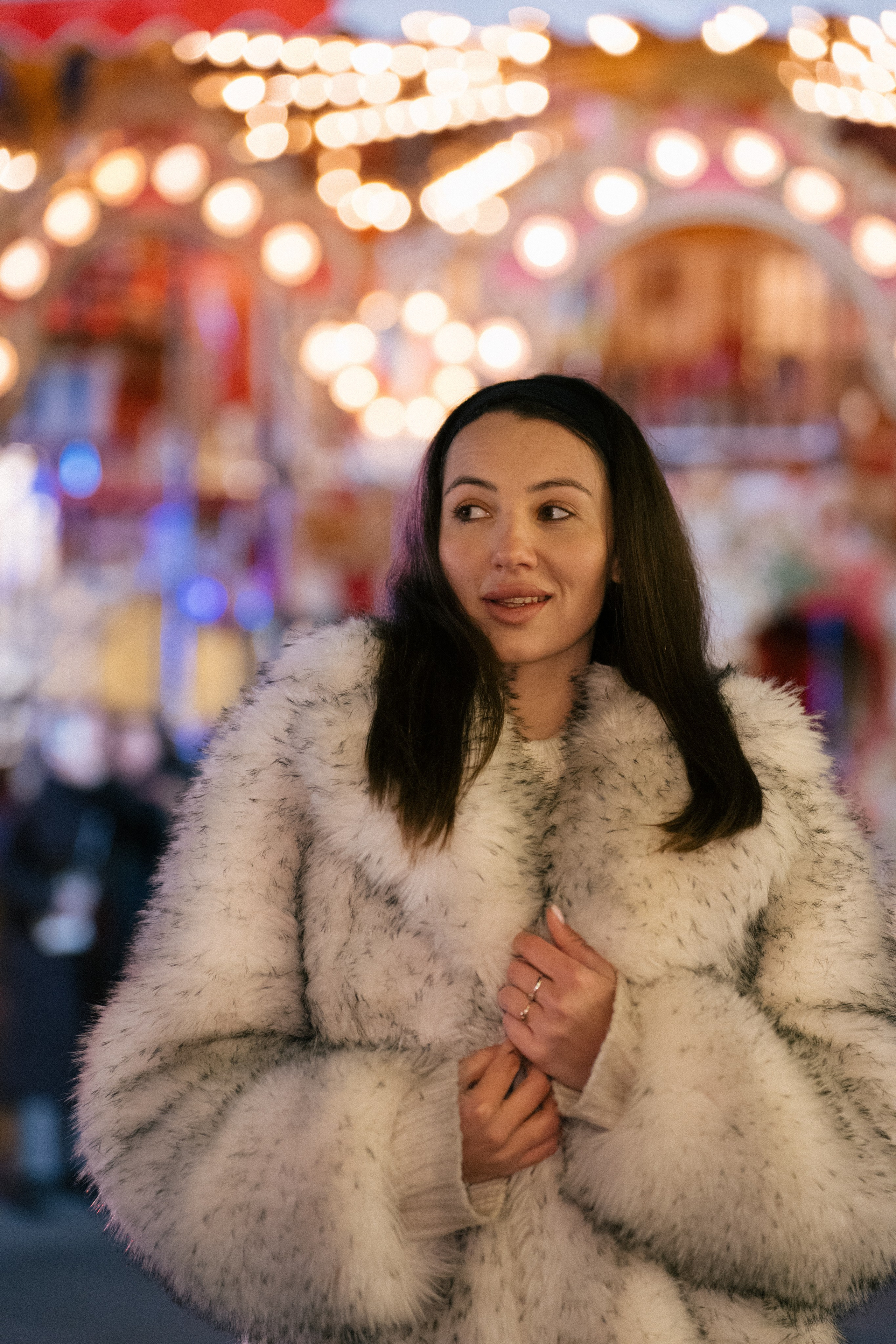 ПРОГУЛКА НА МАНЕЖНОЙ ПЛОЩАДИ ДЛЯ ДЕВУШКИ ПЕРЕД НОВЫМ ГОДОМ (НОВОГОДНЯЯ ФОТОСЕССИИЯ НА МАНЕЖНОЙ ПЛОЩАДИ). Профессиональный фотограф, Санкт-Петербург — Виктория Богомолова