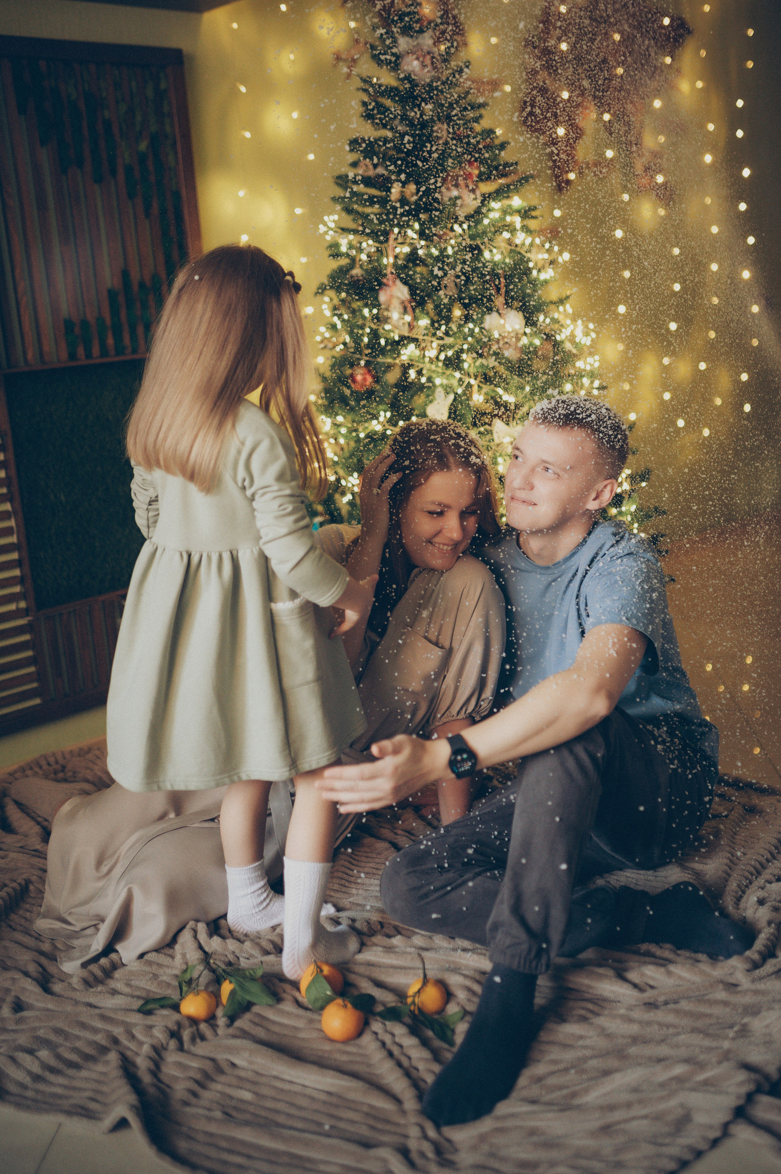 Тася, Соня, Женя и Илья (новогодняя домашняя). Фотограф, г. Лесной Свердловской области