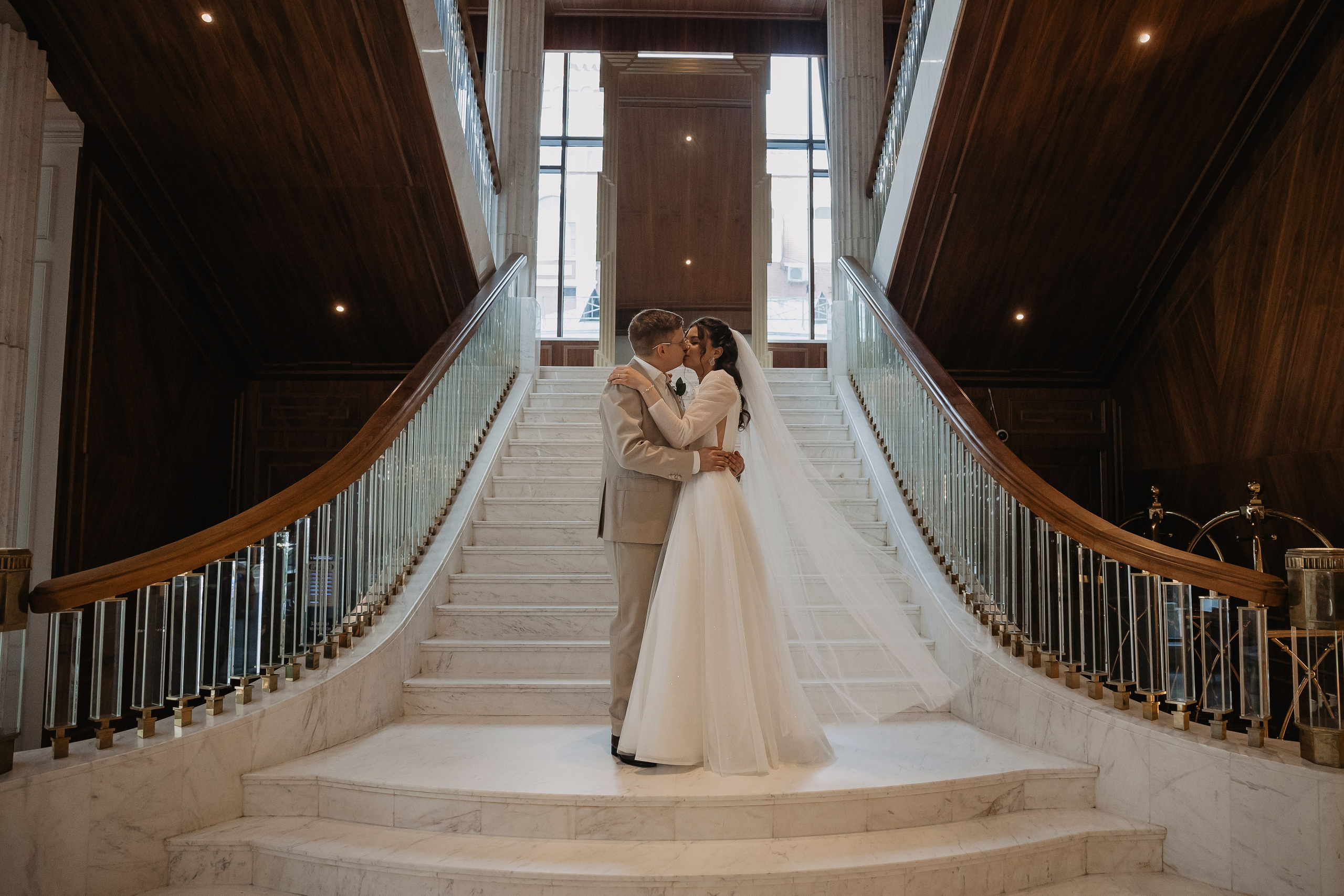 Свадебная фотосессия в отеле Marriott Imperial Plaza. Свадебный фотограф в Москве Дарья Олендарёва