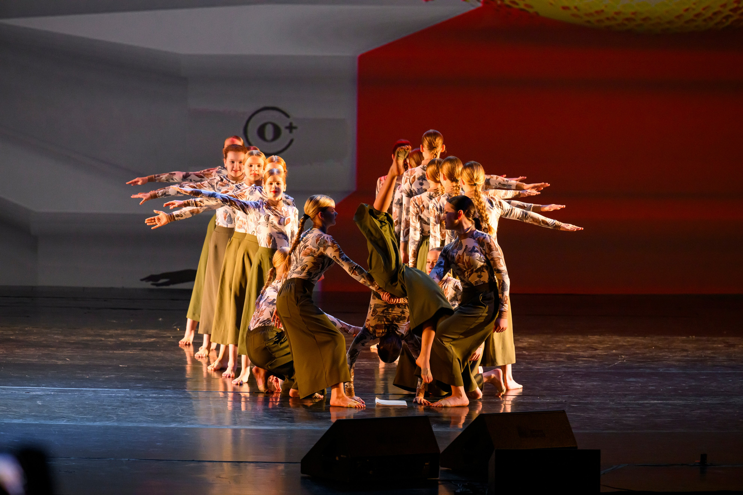 23 апреля, часть 1, БКЗ Октябрьский, г. Санкт-Петербург. Золотое яблочко