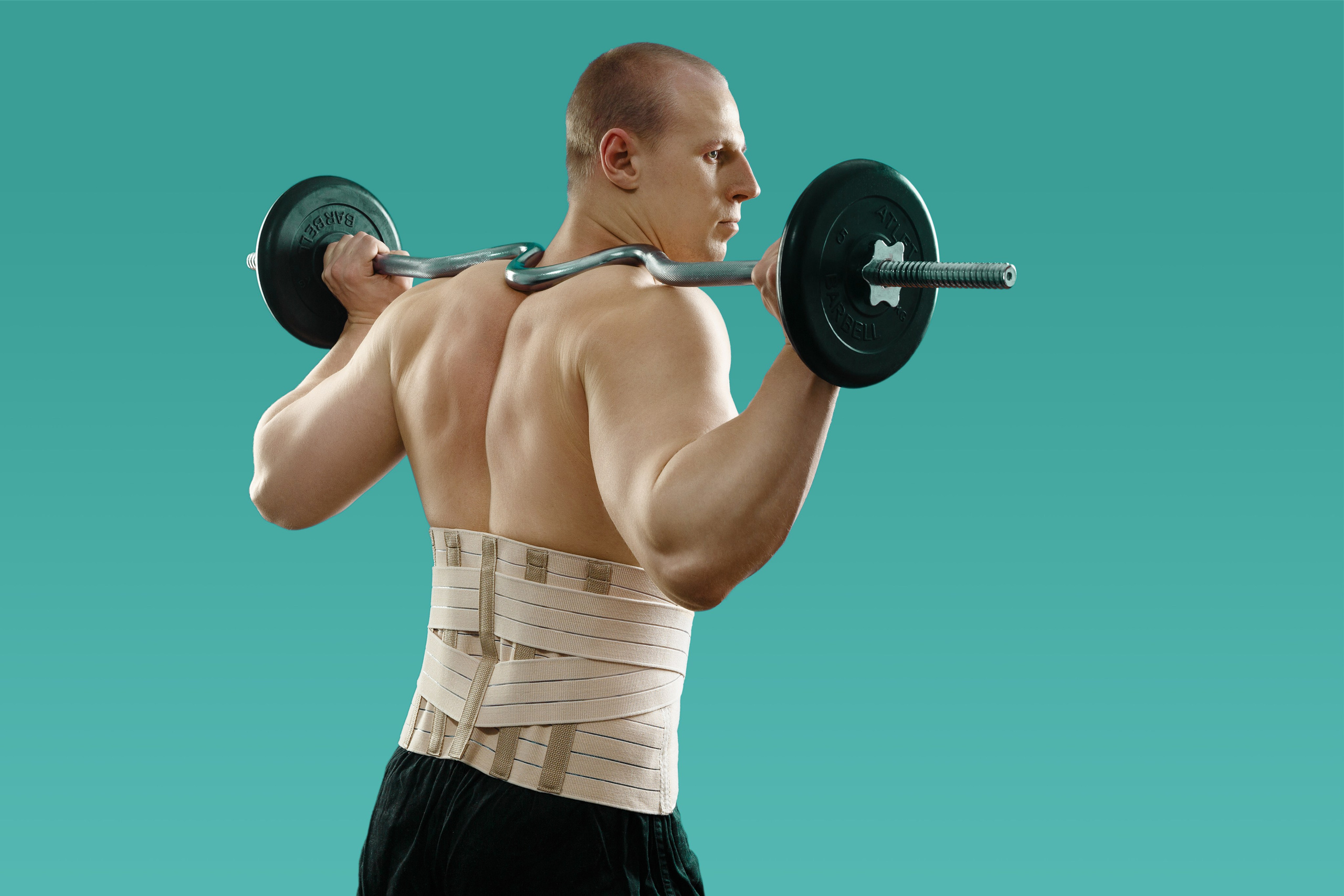 Рекламная фотосъёмка спортивных товаров в Санкт-Петербурге. Ортопедия. Фитнесс. Спортивная фотосессия с мужчиной для рекламы. Фотограф для маркетплейсов. Фотосъёмка одежды и аксессуаров.