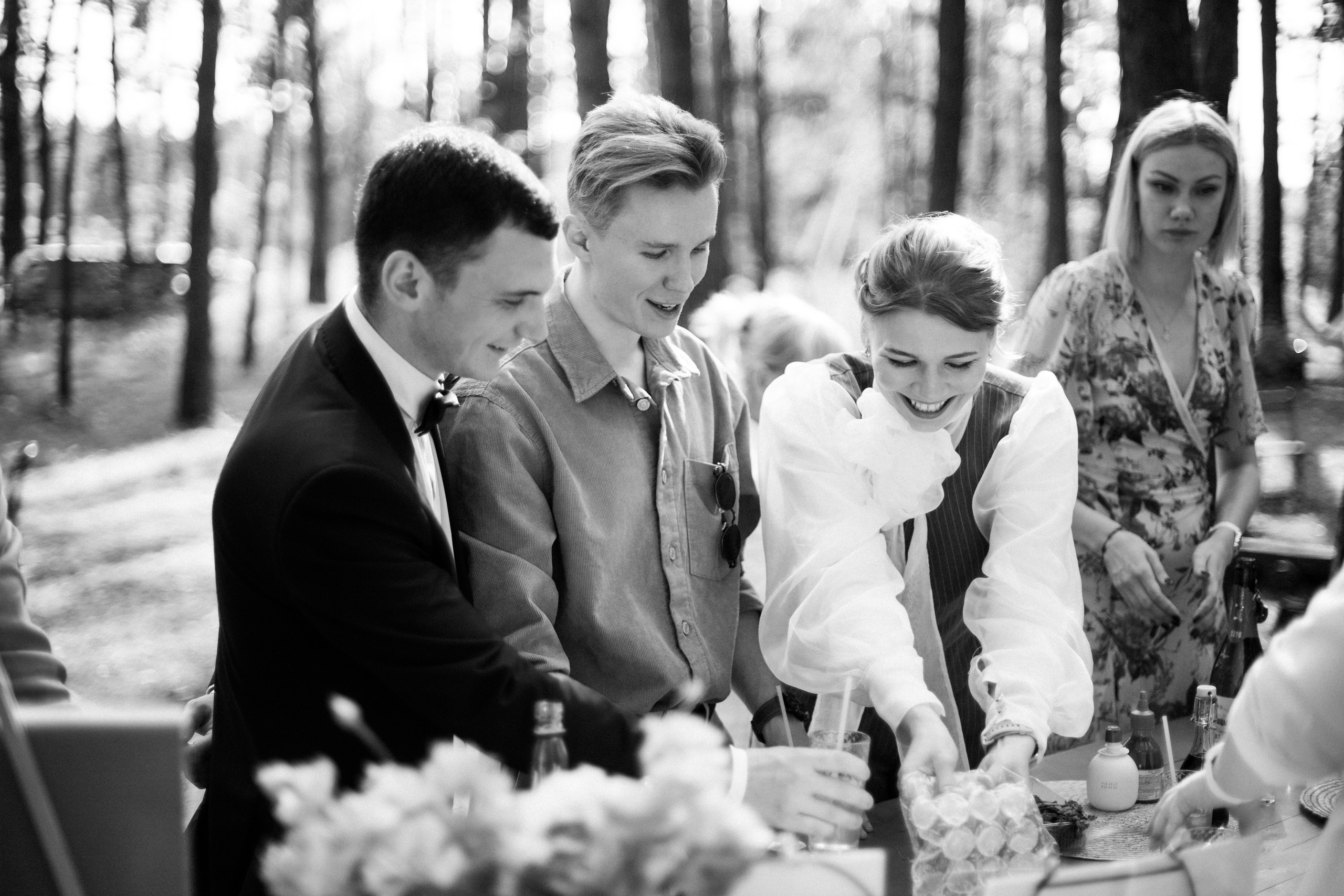 Корги свадьба в сосновом лесу. Фотограф Москва Жуковский Раменское